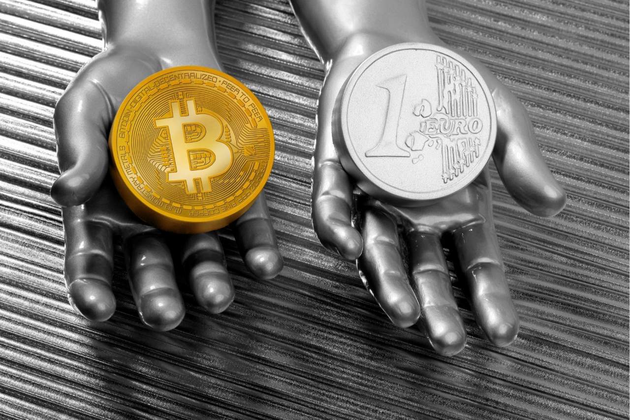 AU 1064. Bitcoins Vs Oro ¿En cuál invertir?