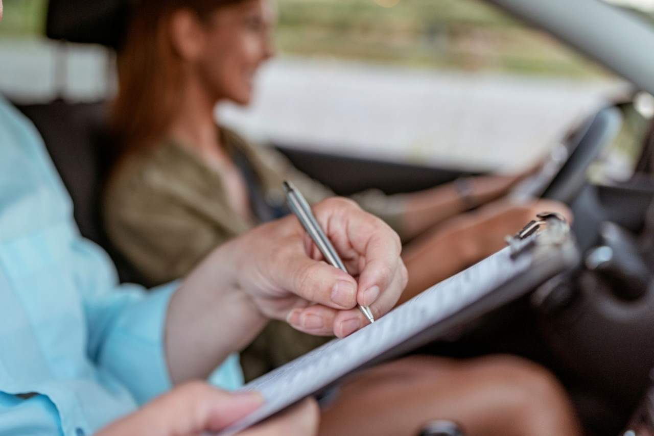 Decidirse por una autoescuela en autostool para el test autoescuela