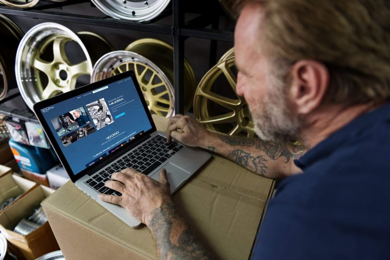 Los cursos online de automoción de EAATA Academy