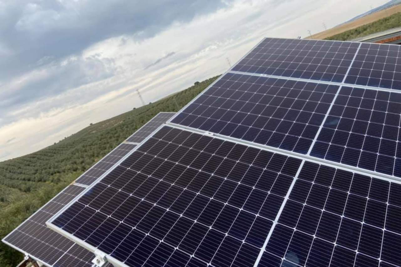 Instalación de placas fotovoltaicas y energía solar fotovoltaica con AGRUPACIONES & SOLUCIONES SOLARES