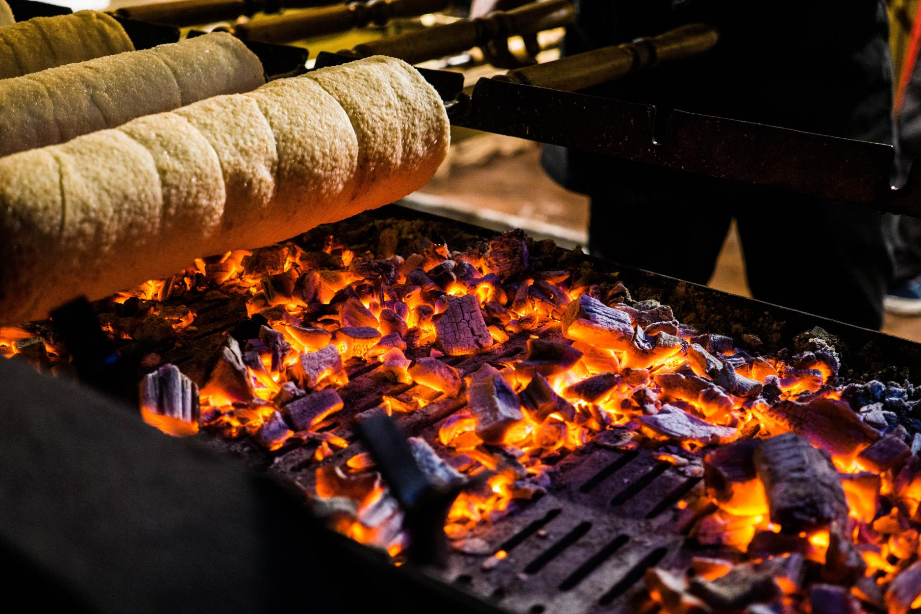 La historia del Dulce de Chimenea, el sencillo postre húngaro
