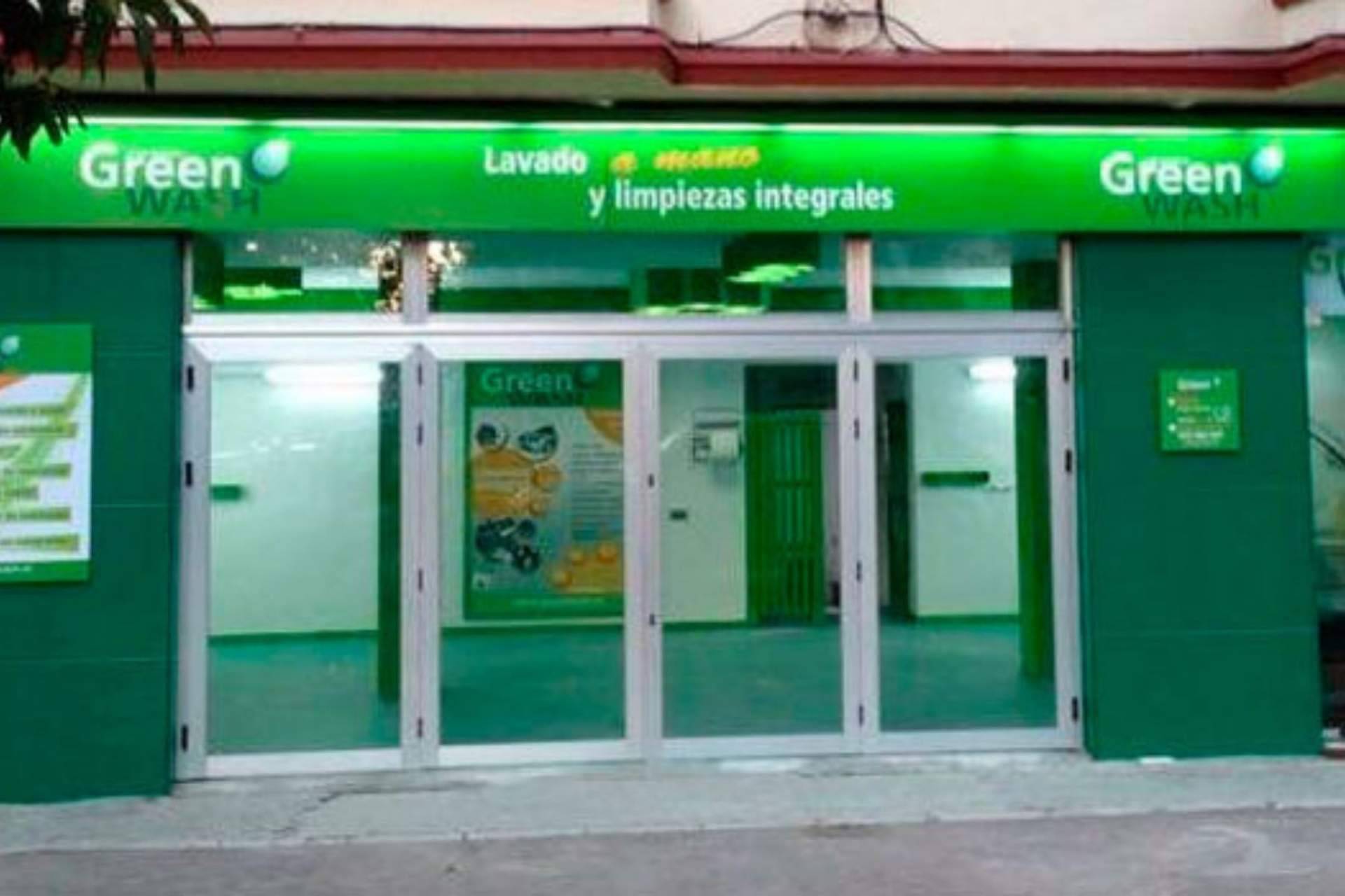 El sistema de lavado ecológico patentado por la compañía Green Wash garantiza una limpieza integral del coche con menos litros de agua