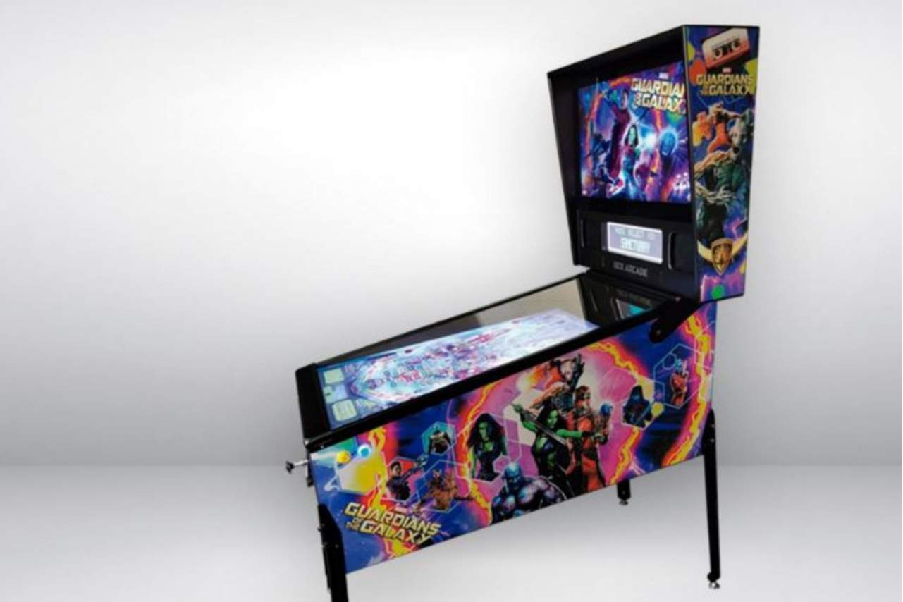 Rex Arcade fabrica las máquinas de pinball virtual personalizadas
