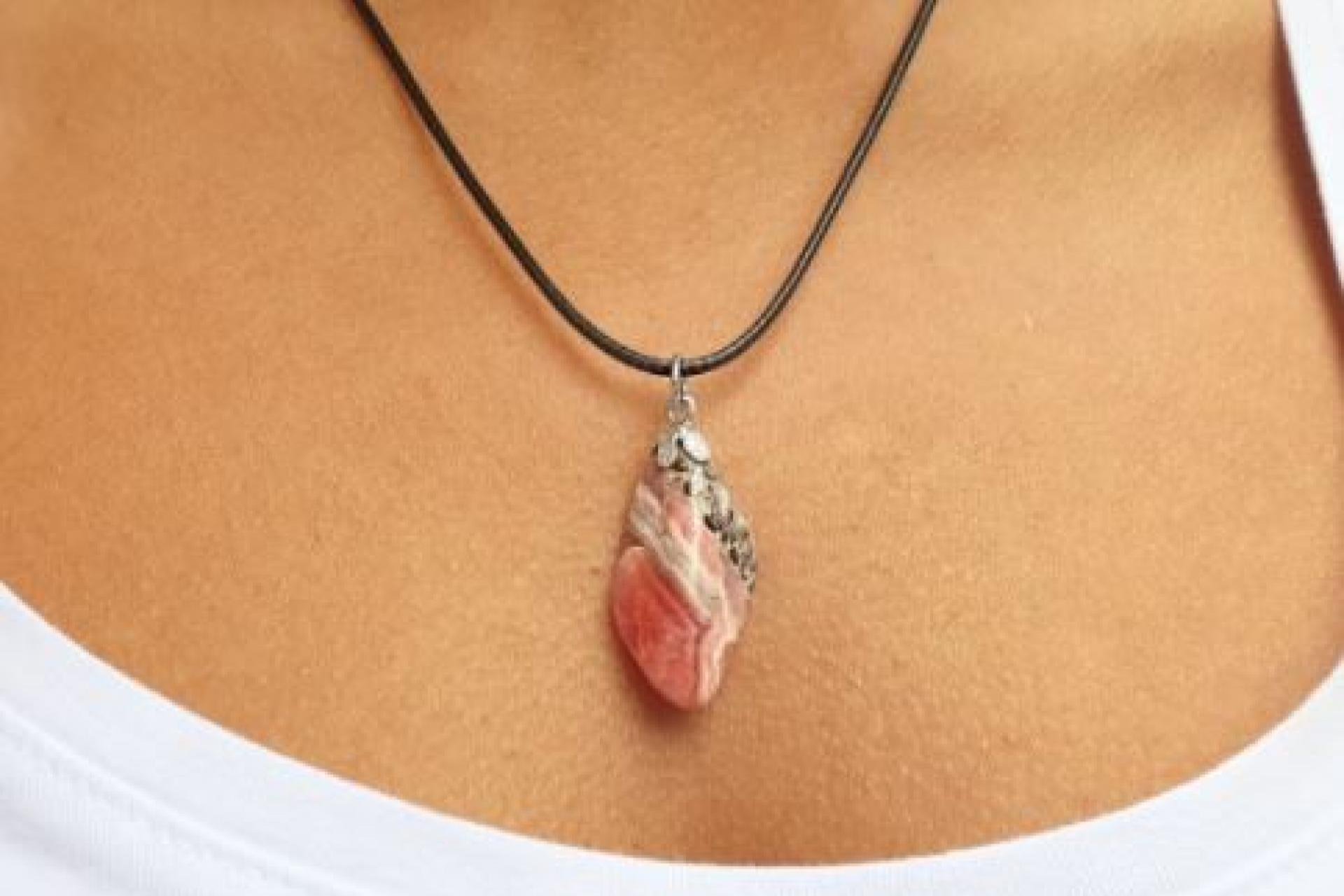Colgantes de piedras para todos los gustos y preferencias en la reconocida tienda de minerales online Tierra de Gemas