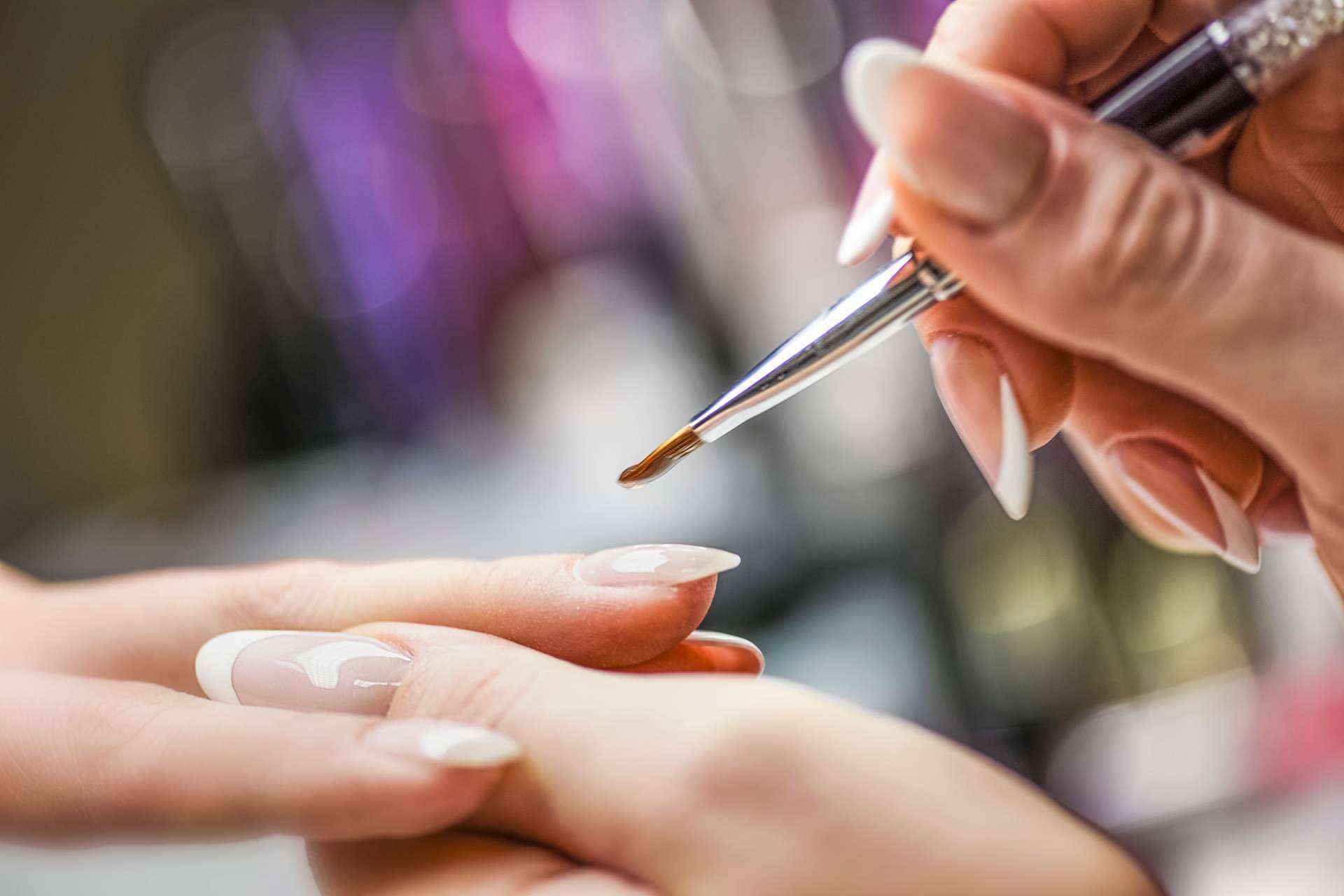 La técnica de las uñas de gel con SEMILAC