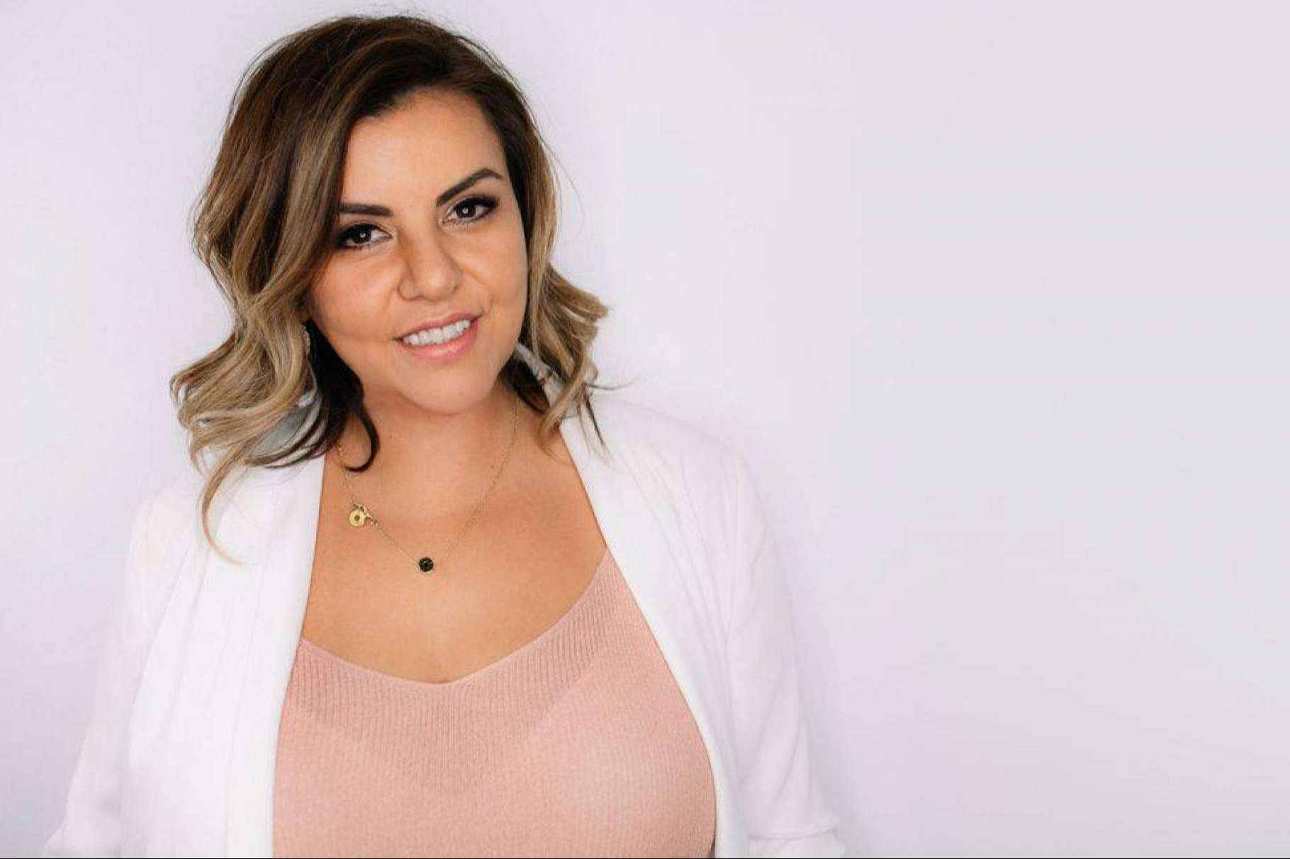 Natalia Muñiz: la cosmética al servicio del bienestar. Muñiz hace realidad el sueño de eliminar estrías y el acné