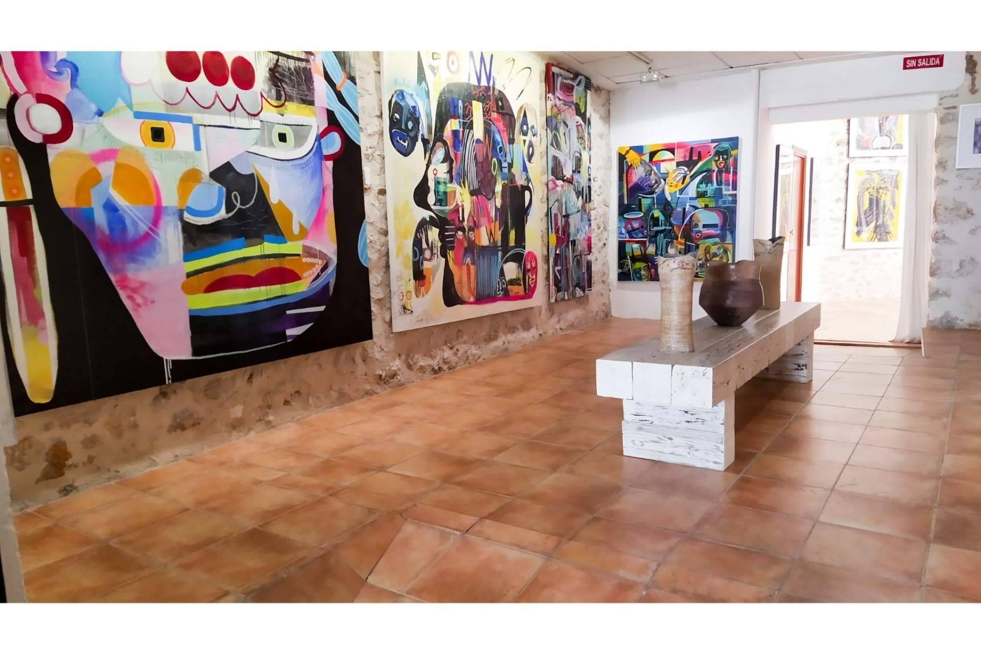 Las exposiciones de Espacio14 incluyen desde arte contemporáneo hasta arte emergente