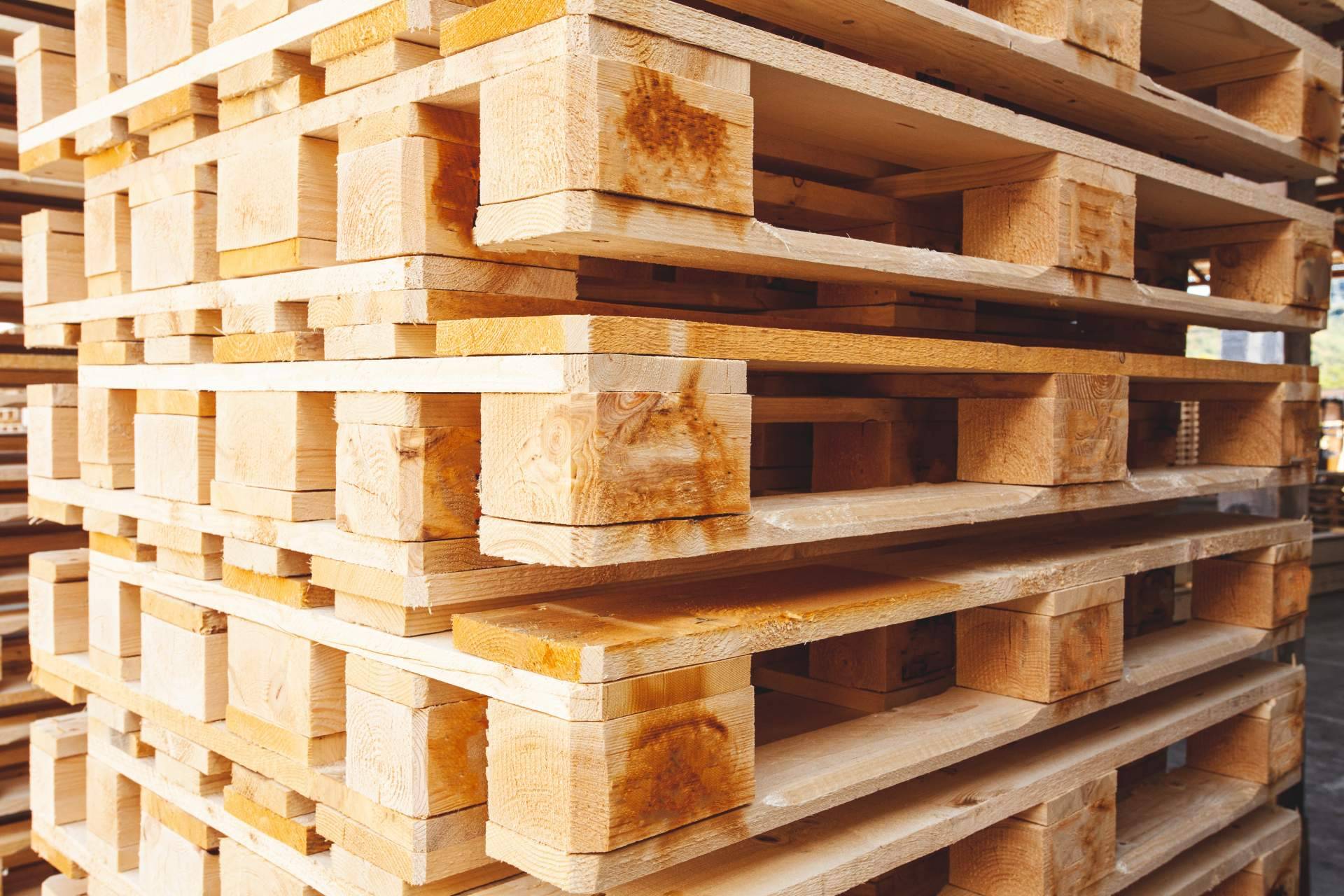 Palés reciclados de madera en una de las empresas líderes en el sector, Europalet