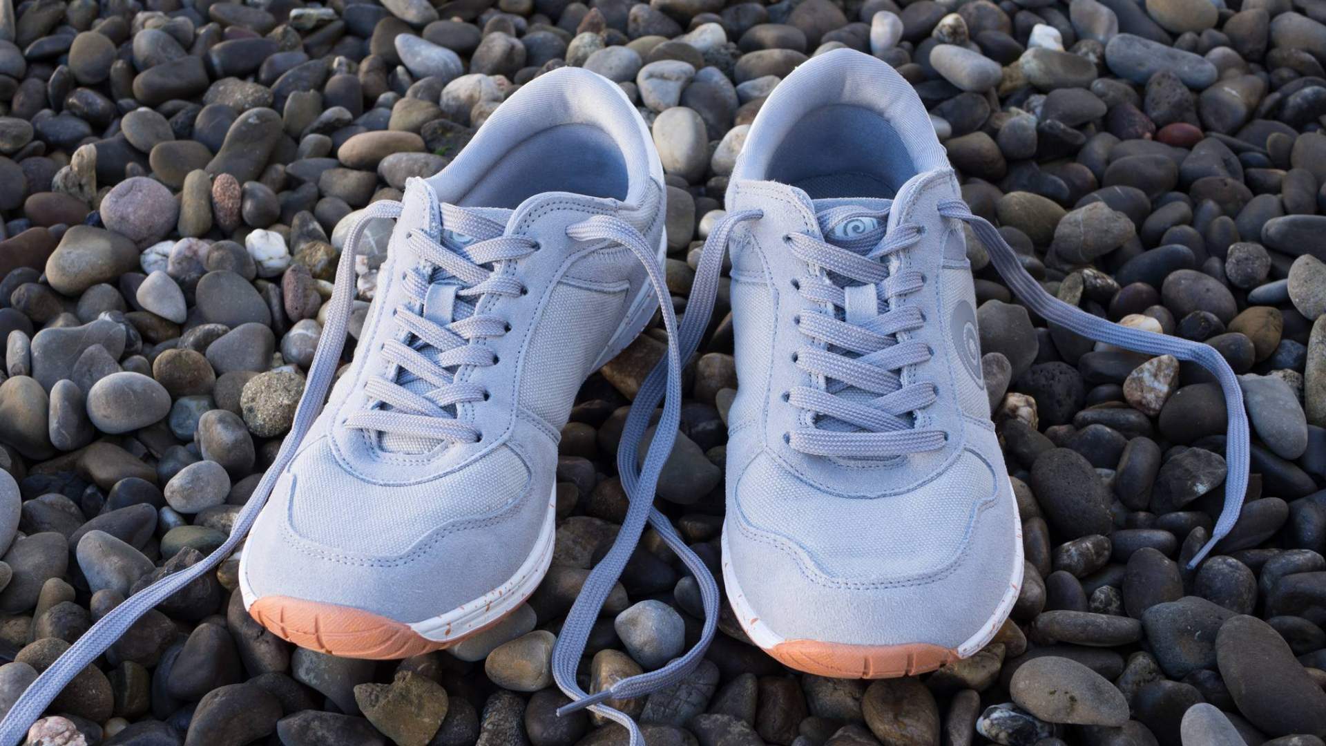 La compañía Nummulit comercializa zapatillas minimalistas