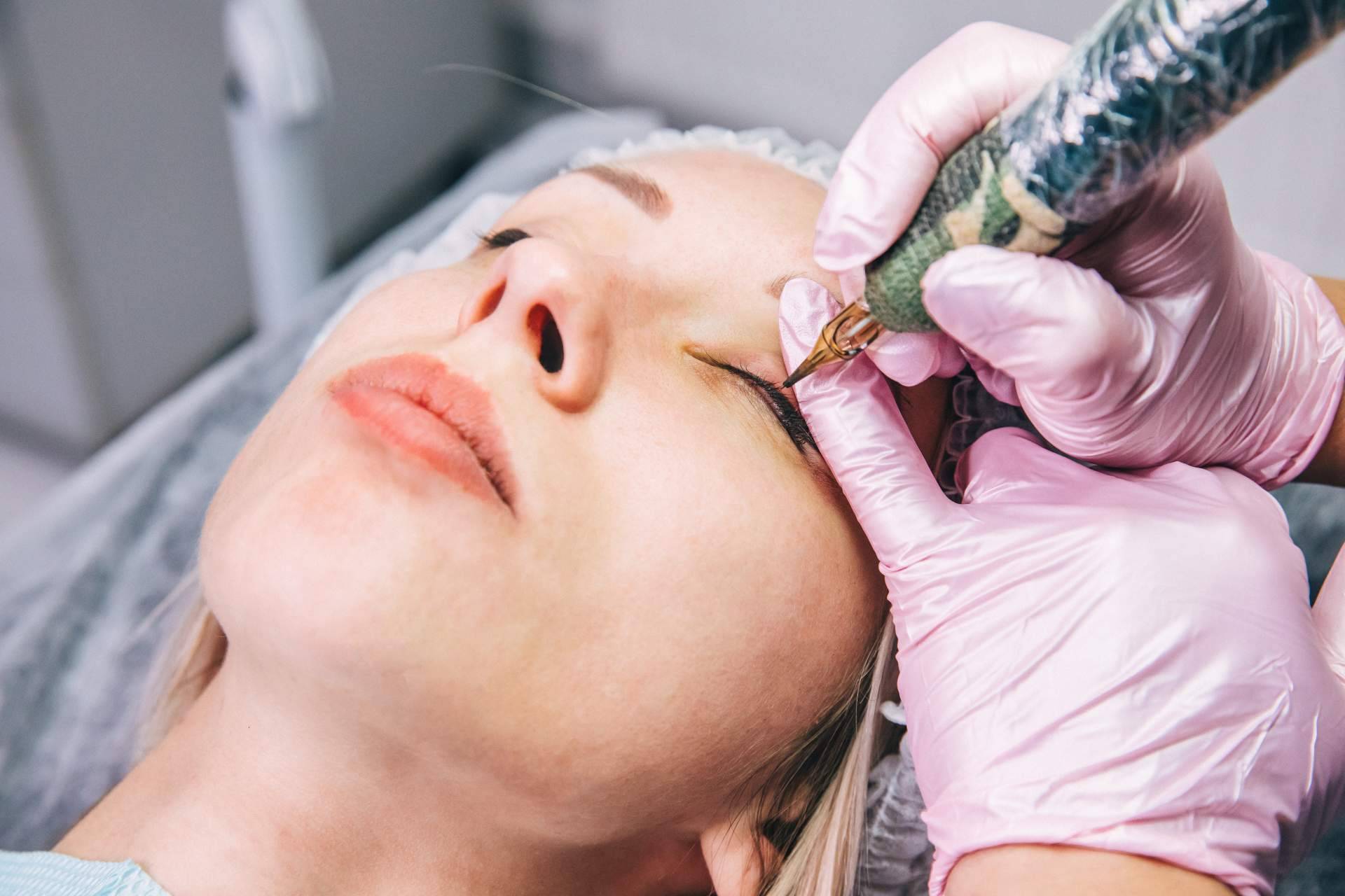 La micropigmentación en párpados de la mano del Distrito Wellness Concept contribuye al embellecimiento del rostro