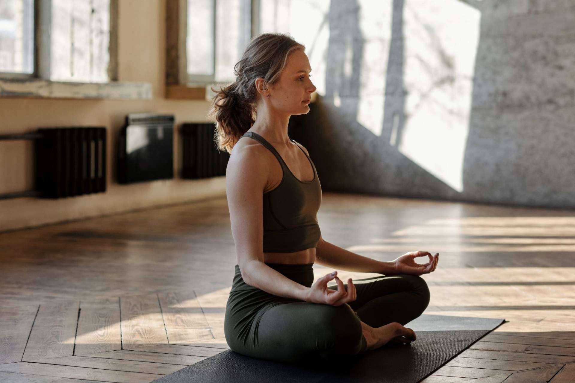 Según 196 Yoga Studio, cada vez más público masculino acude a clases de yoga en Bilbao