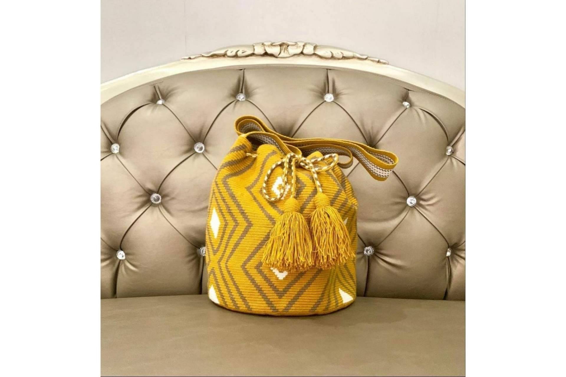Design & Handmade pone a disposición de los clientes la originalidad de los bolsos Wayuu tejidos a mano