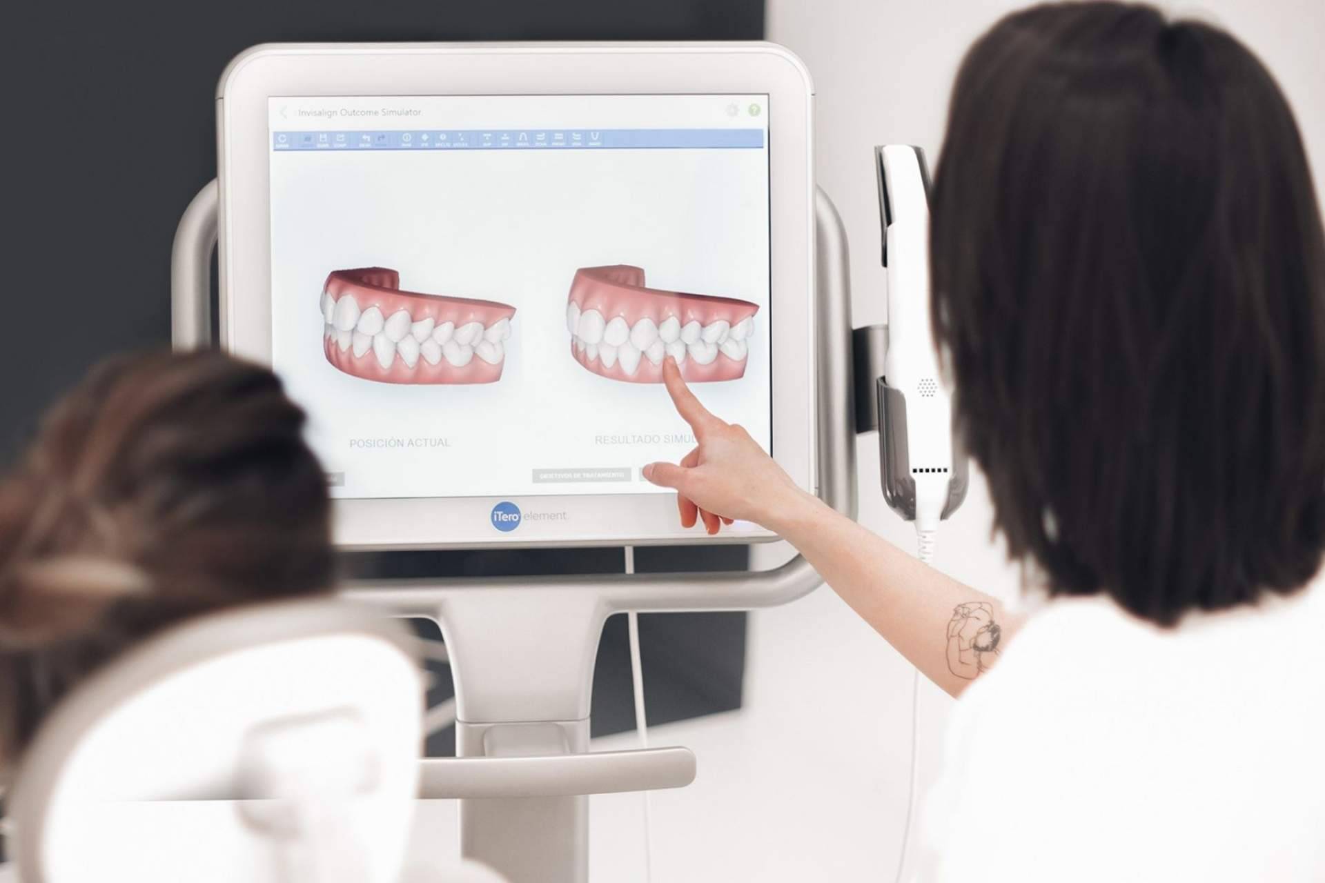 Realizarse un tratamiento Invisalign en Murcia es posible de la mano de los profesionales de Centros en Línea