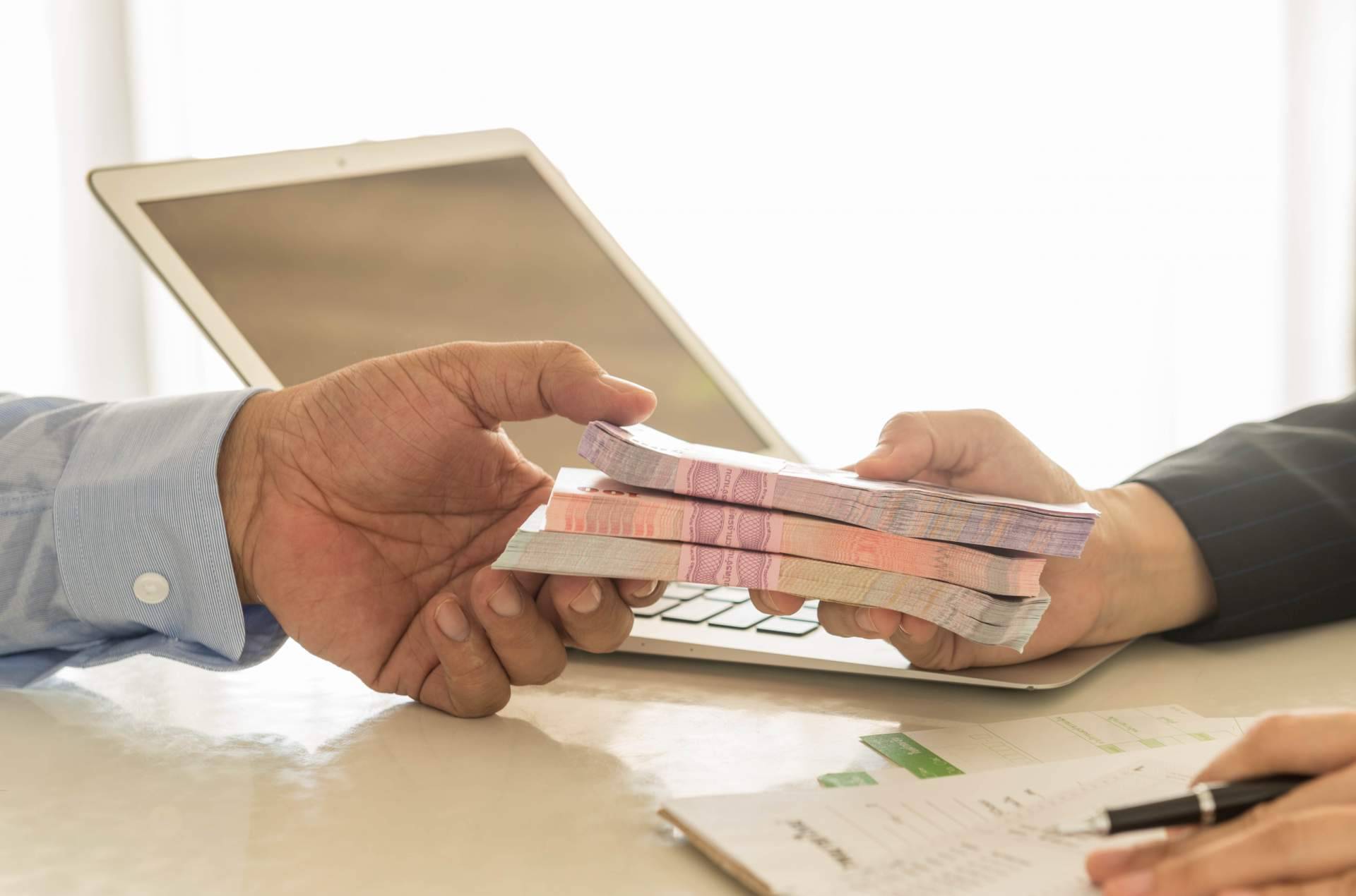 Llevar a cabo la nulidad de cláusulas abusivas de los contratos de crédito por falta de transparencia con Víctimas del Crédito