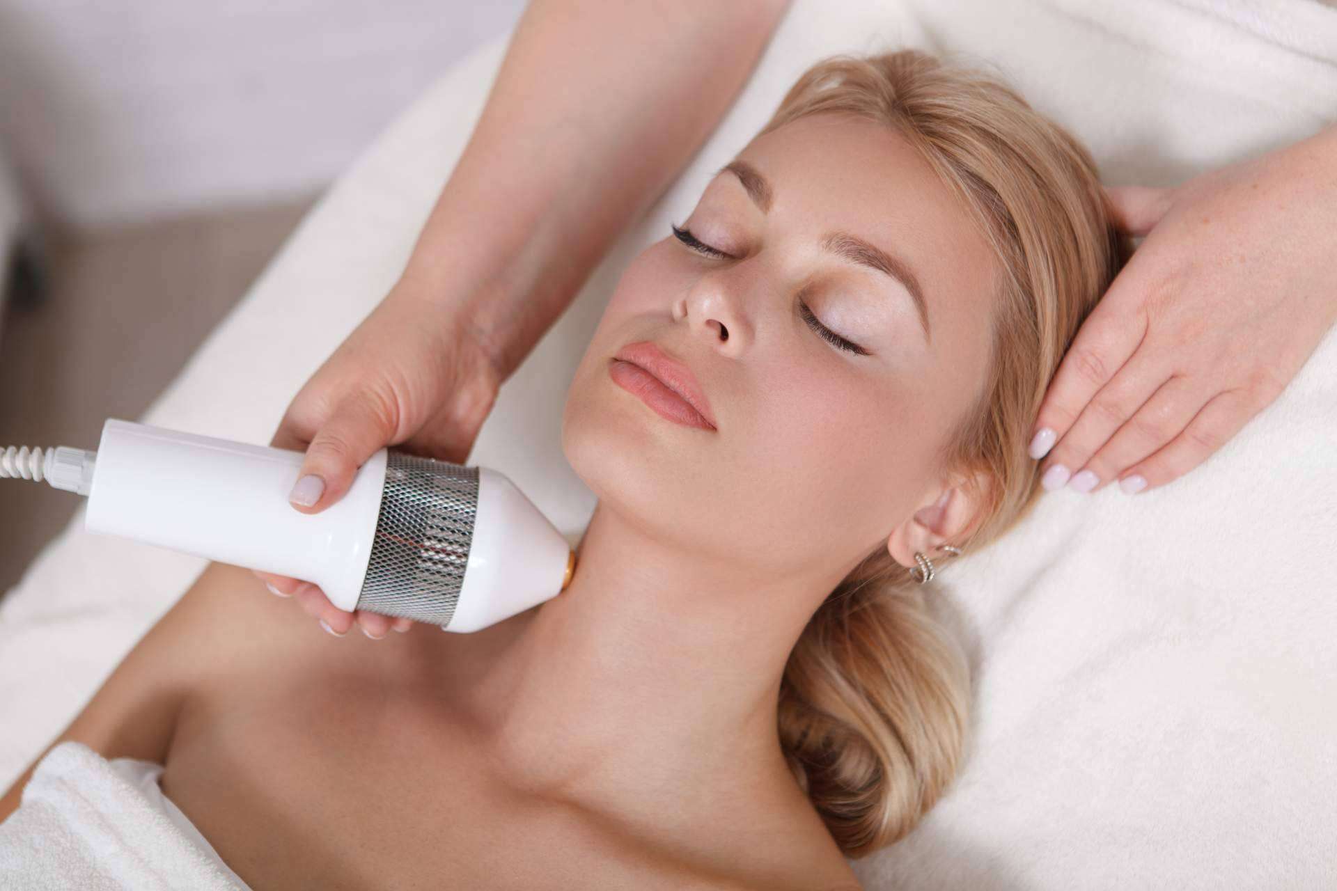 Uno de los métodos no invasivos mejor considerados para rejuvenecer la piel es la radiofrecuencia facial