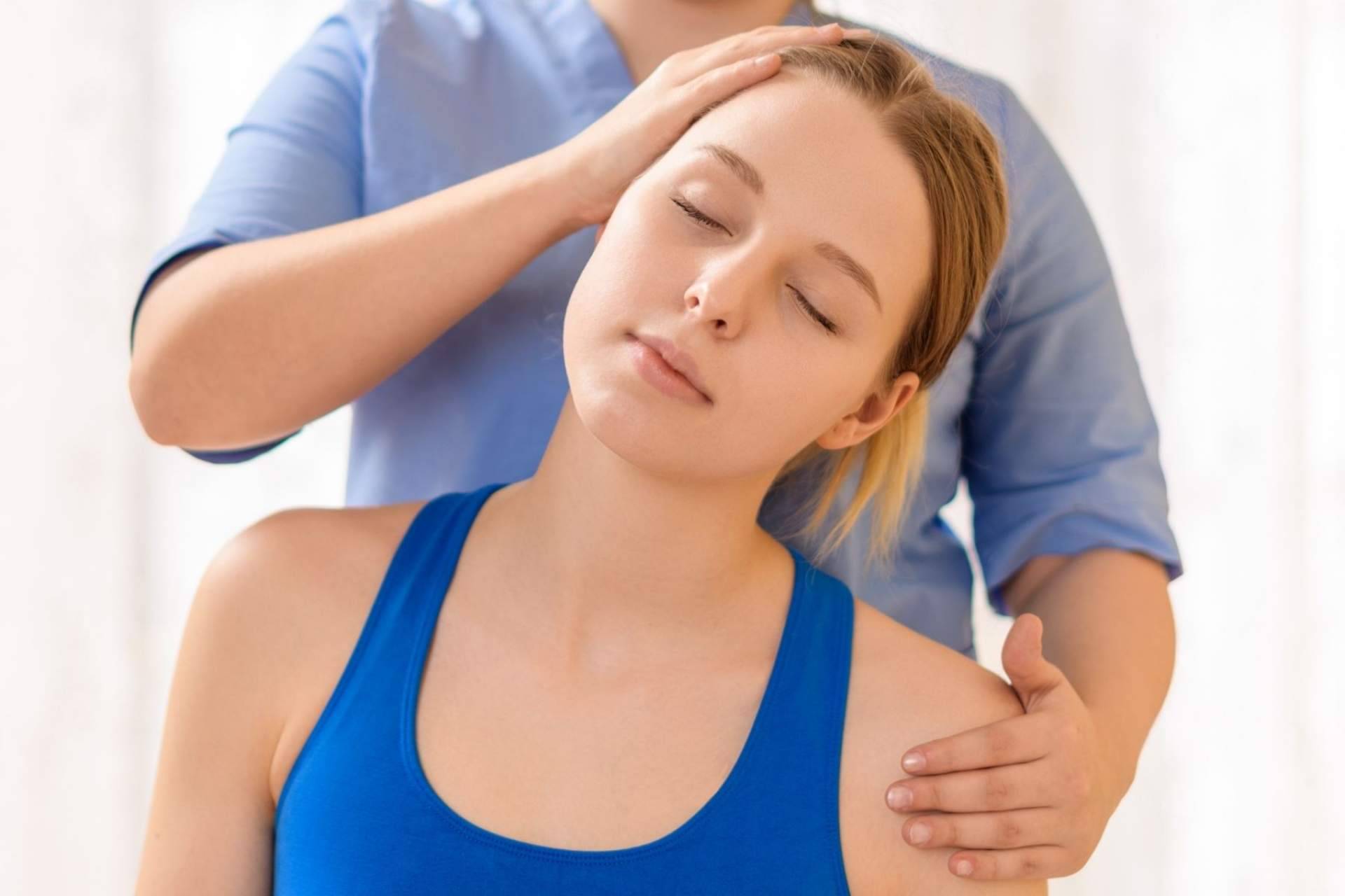 Clínica Viasalud: ¿Cómo puede la fisioterapia mejorar las migrañas, cefalea y ATM?