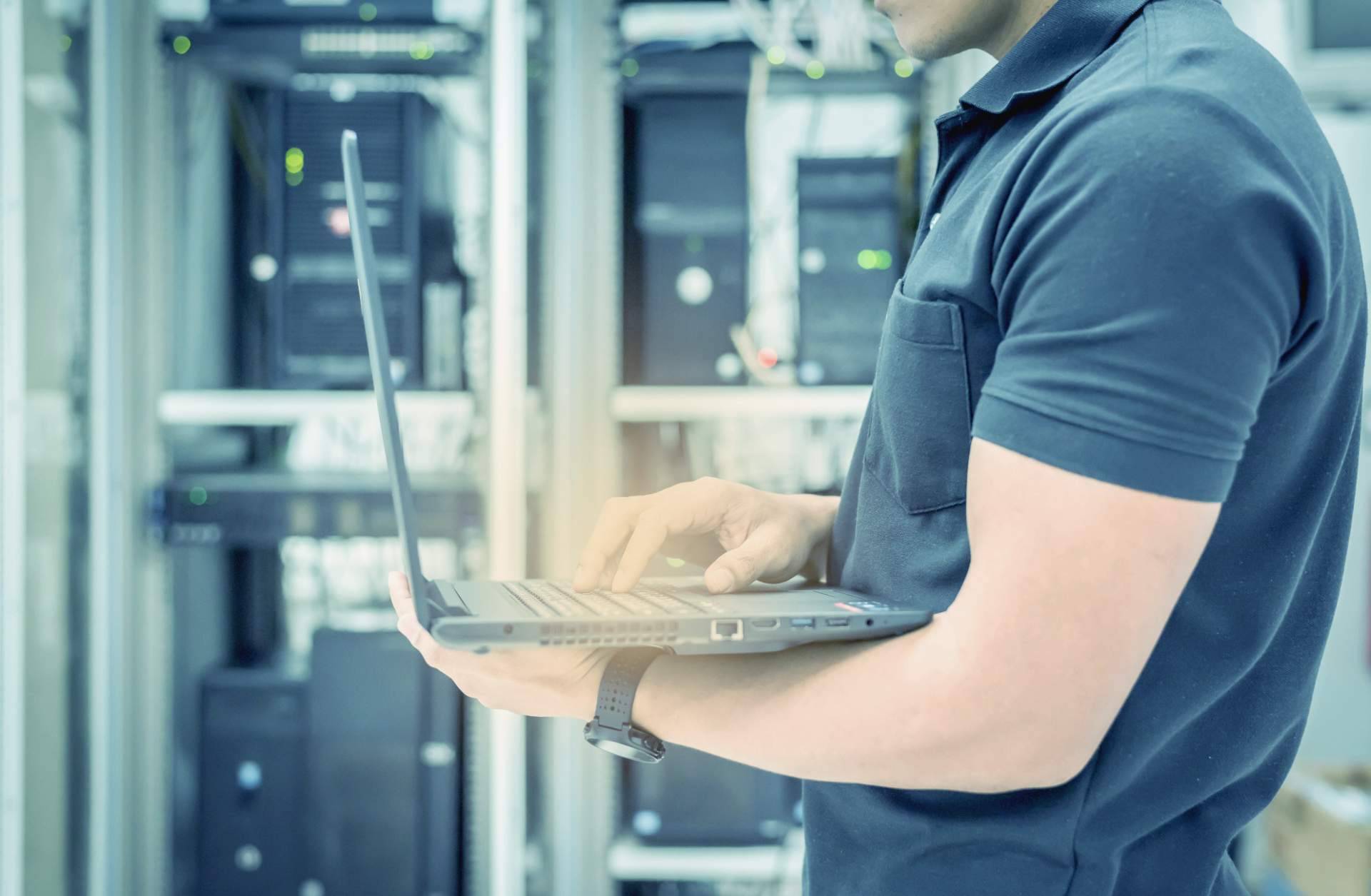 Las ventajas de contar con una línea de mantenimiento informático para empresas, según Sosmatic