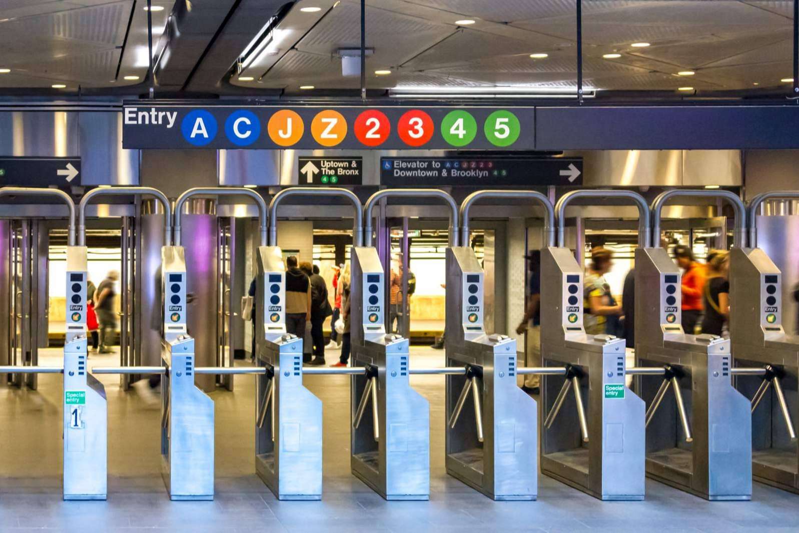¿Por qué diseñar una estrategia de publicidad en el metro de Madrid? Ecco Diez