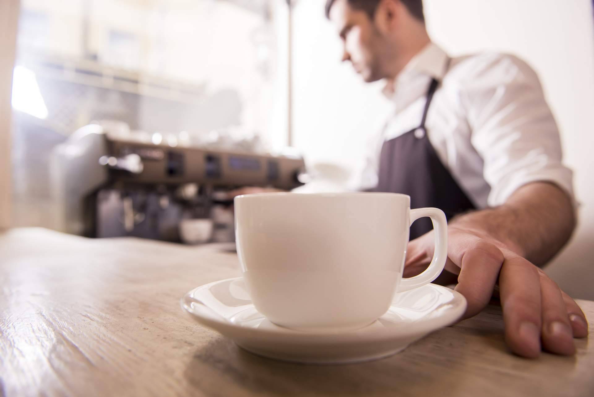 La Cafetería Las Palmeras permite encontrar una cafetería de barrio de toda la vida en Madrid