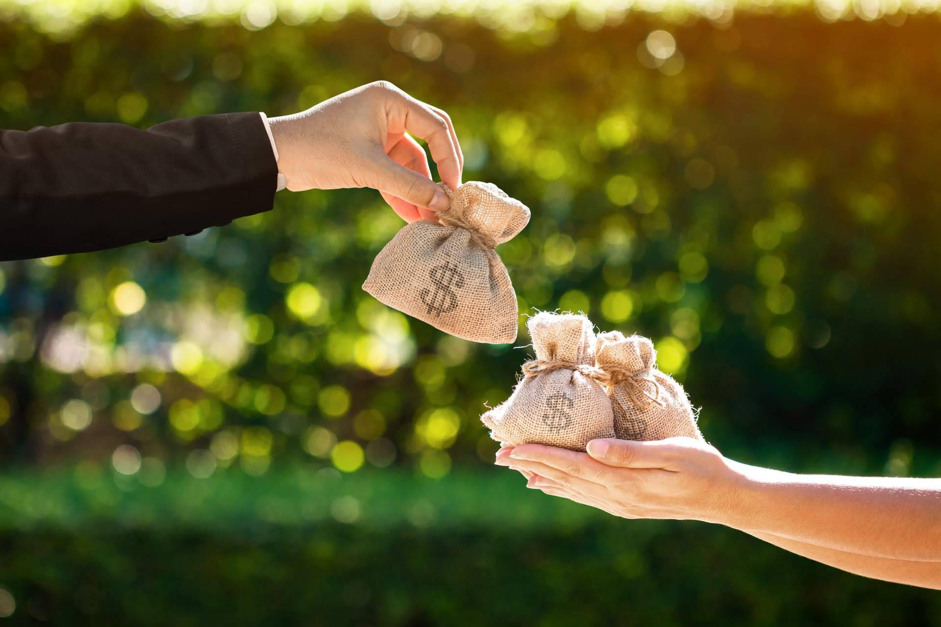 Ahorrar al enviar dinero a Latinoamérica gracias a la compañía online Gelt Giro