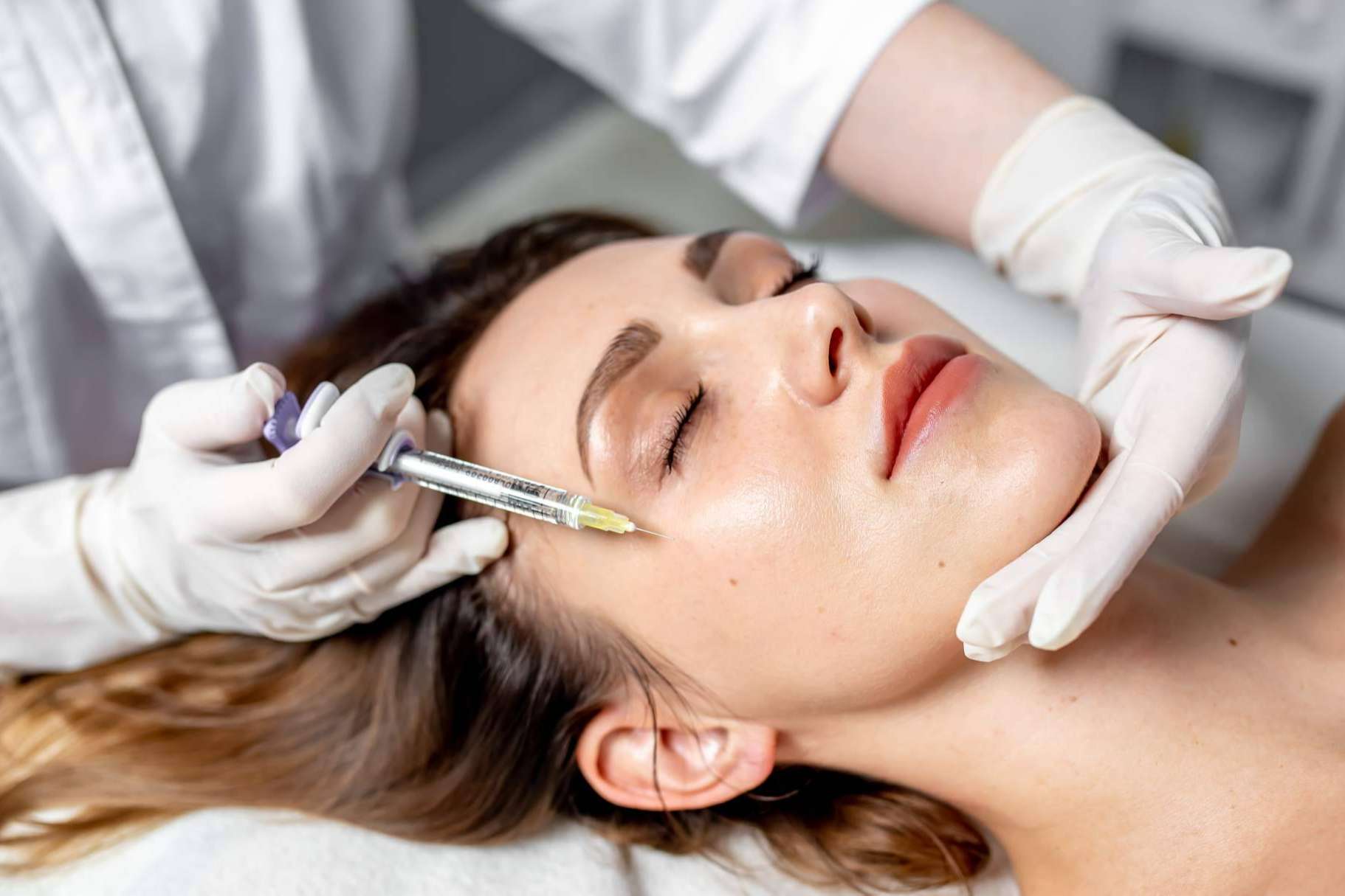 Recuperar la vitalidad de la piel en otoño a través de los tratamientos con ácido hialurónico de ABB Medicina Estética
