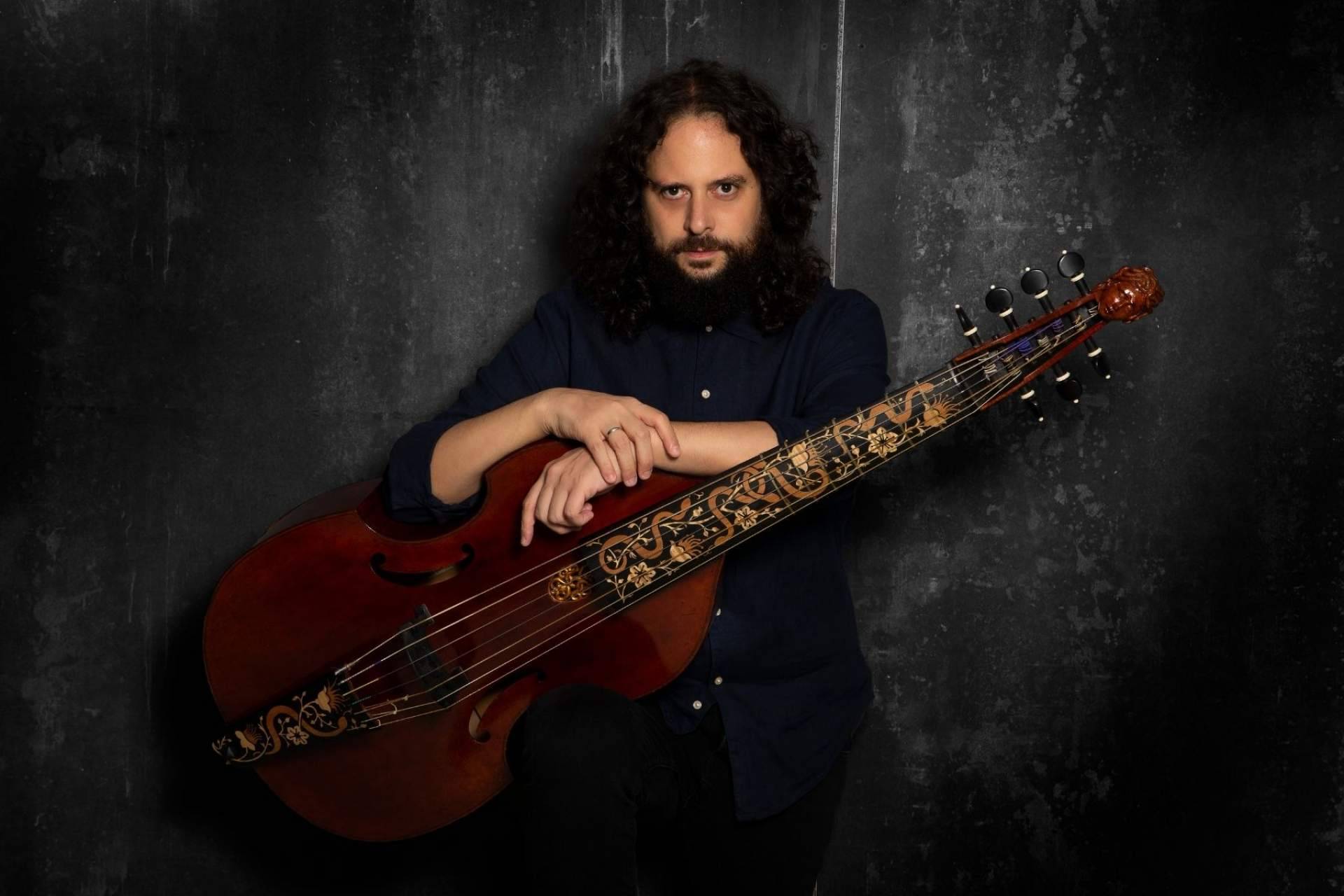El violagambista Fahmi Alqhai y Accademia del Piacere, los grandes referentes de la nueva generación de la música antigua de España