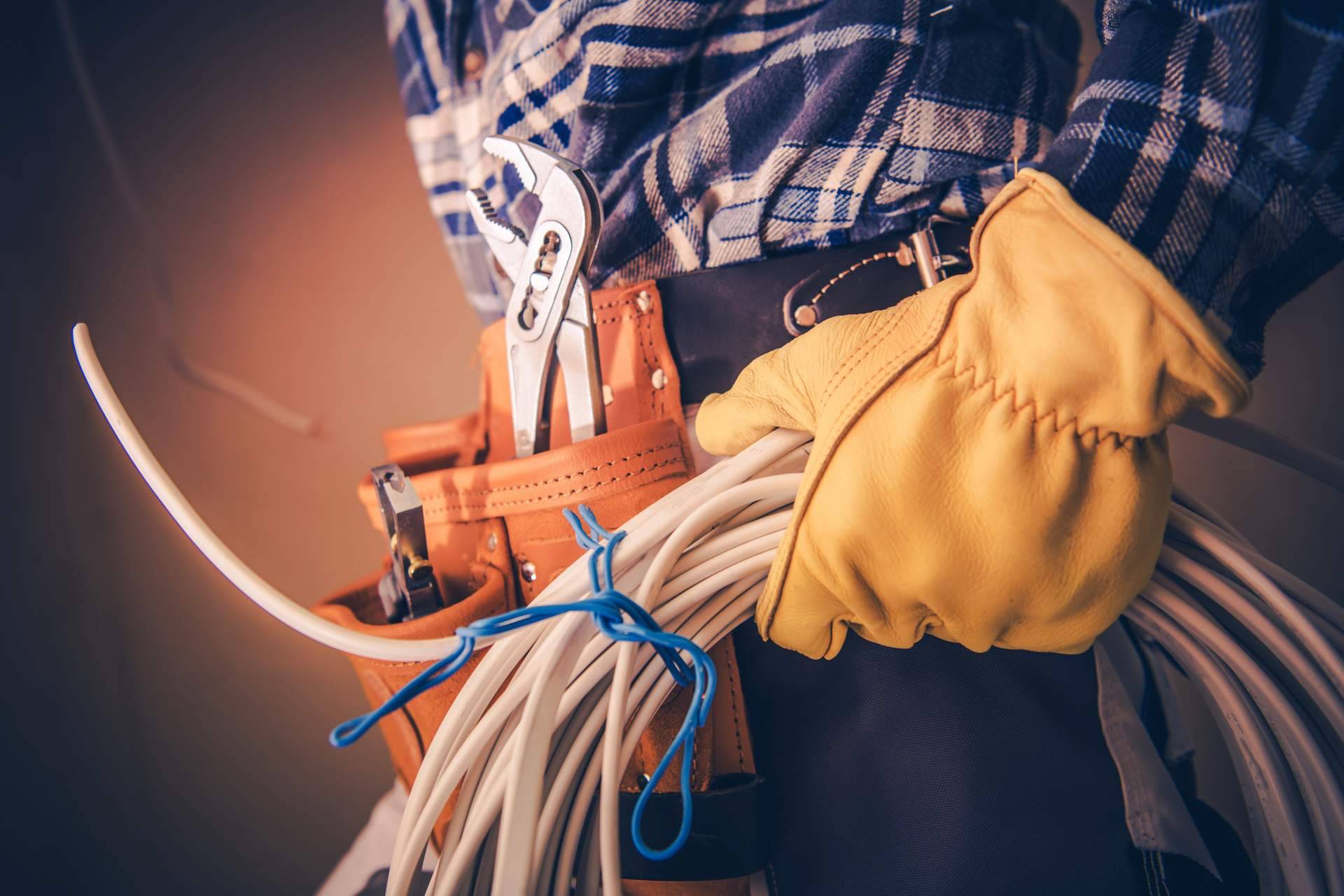 ¿Qué consejos hay que seguir antes de elegir un electricista en Madrid?: Luzmart