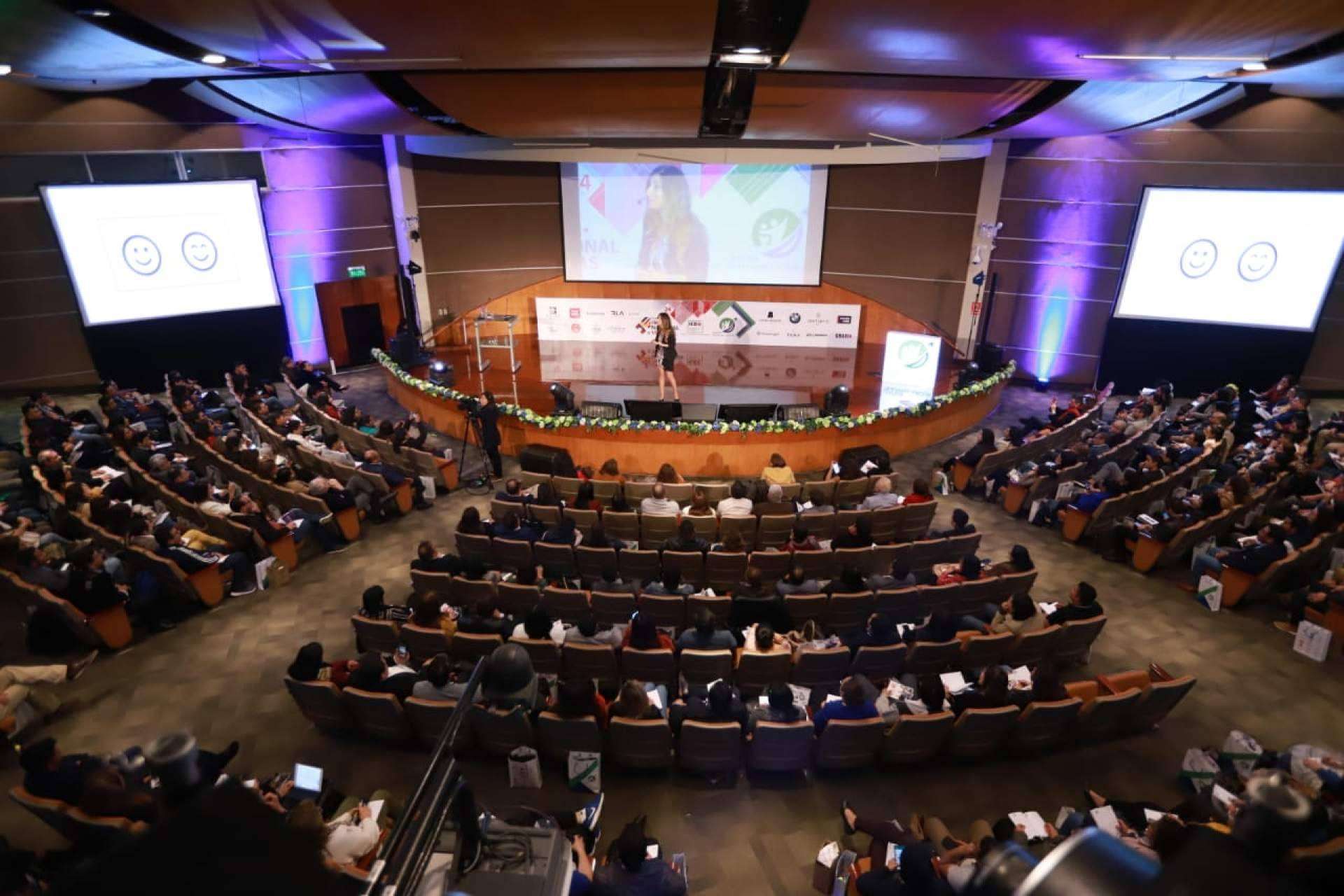 Crecer profesionalmente mediante el desarrollo de la oratoria es posible con Mónica Galán