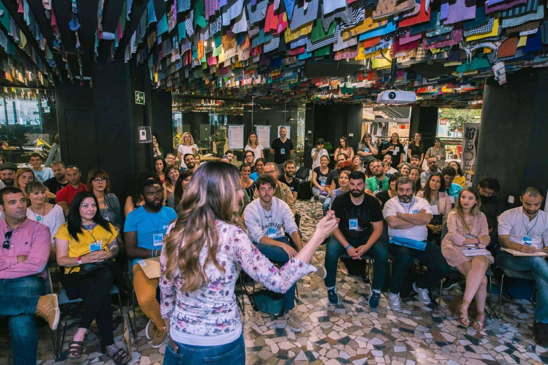 ¿Cómo superar el miedo a hablar en público? Las claves de Mónica Galán