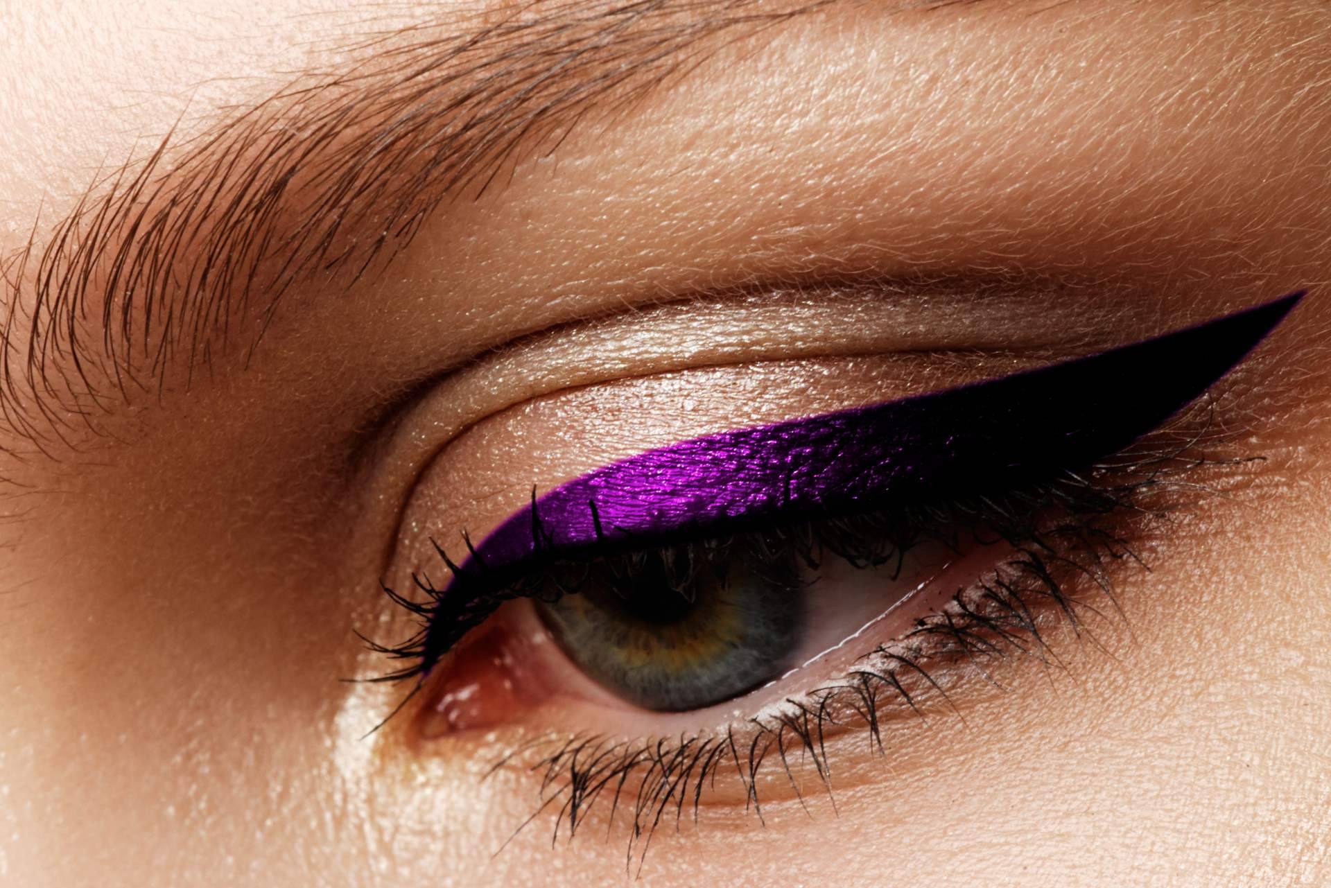 Las nuevas tendencias de maquillaje con eyeliner y rubor: A de Ahorro