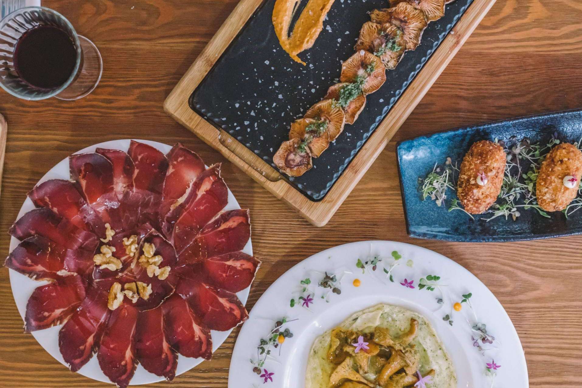 ¿Dónde encontrar especialistas en carnes y verduras a la brasa?: Vic Brasería