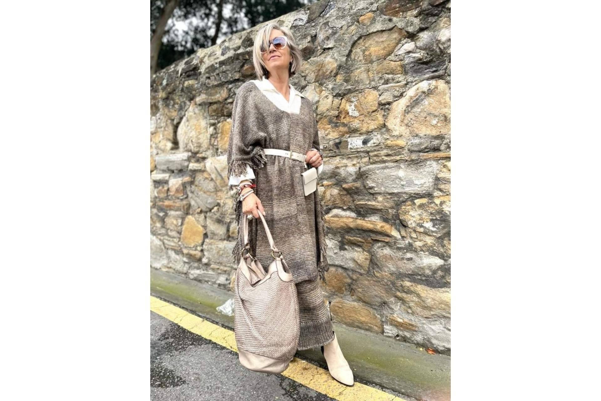 Las influencers optan por los bolsos piel lavada de Lola Amara para complementar sus outfits
