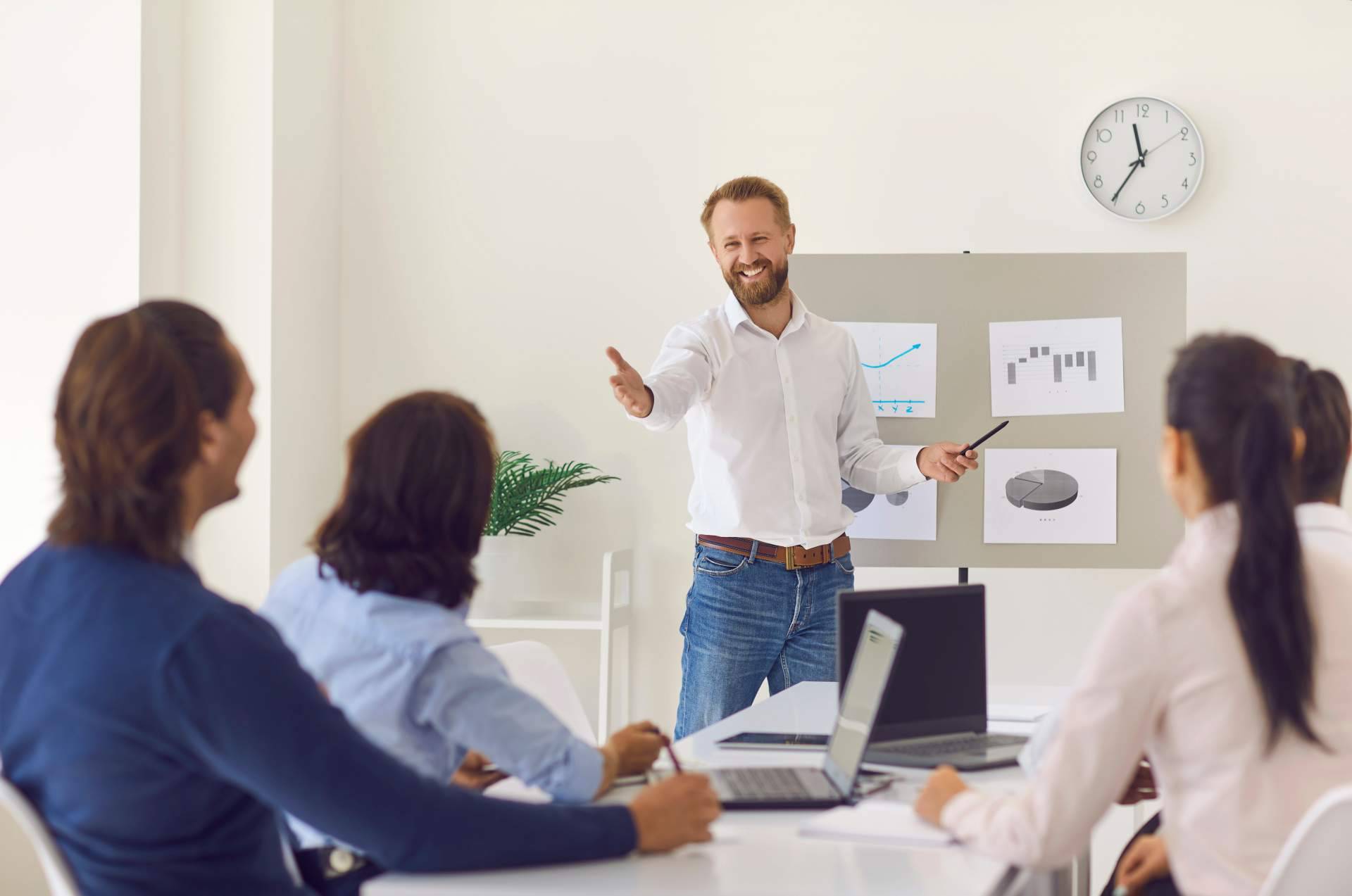 El asesor de emprendedores digitales Miguel Aguado (Asesoría Blogger) imparte una masterclass para alcanzar el éxito empresarial en el entorno online