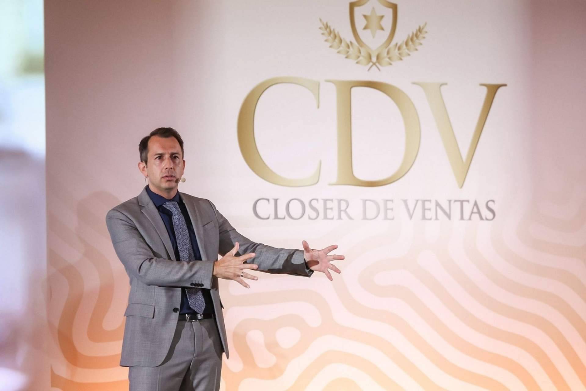 Convertirse en closer de ventas con los expertos Alfonso y Christian, fundadores de la escuela de preparación A&C