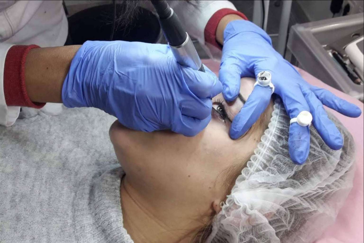 El curso de micropigmentación y microblading impartido por Virginia Gómez