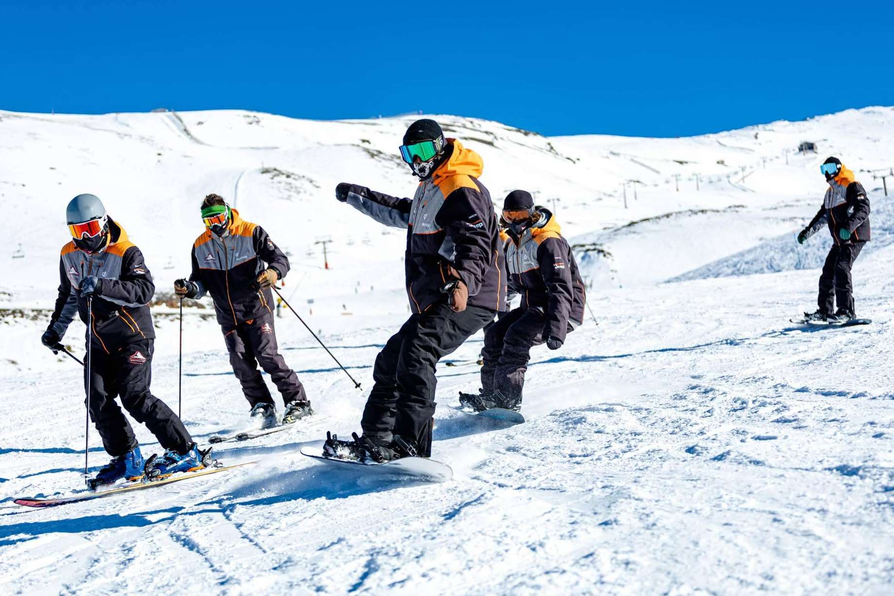 Clases de esquí y snowboard en Sierra Nevada con Snowmotion