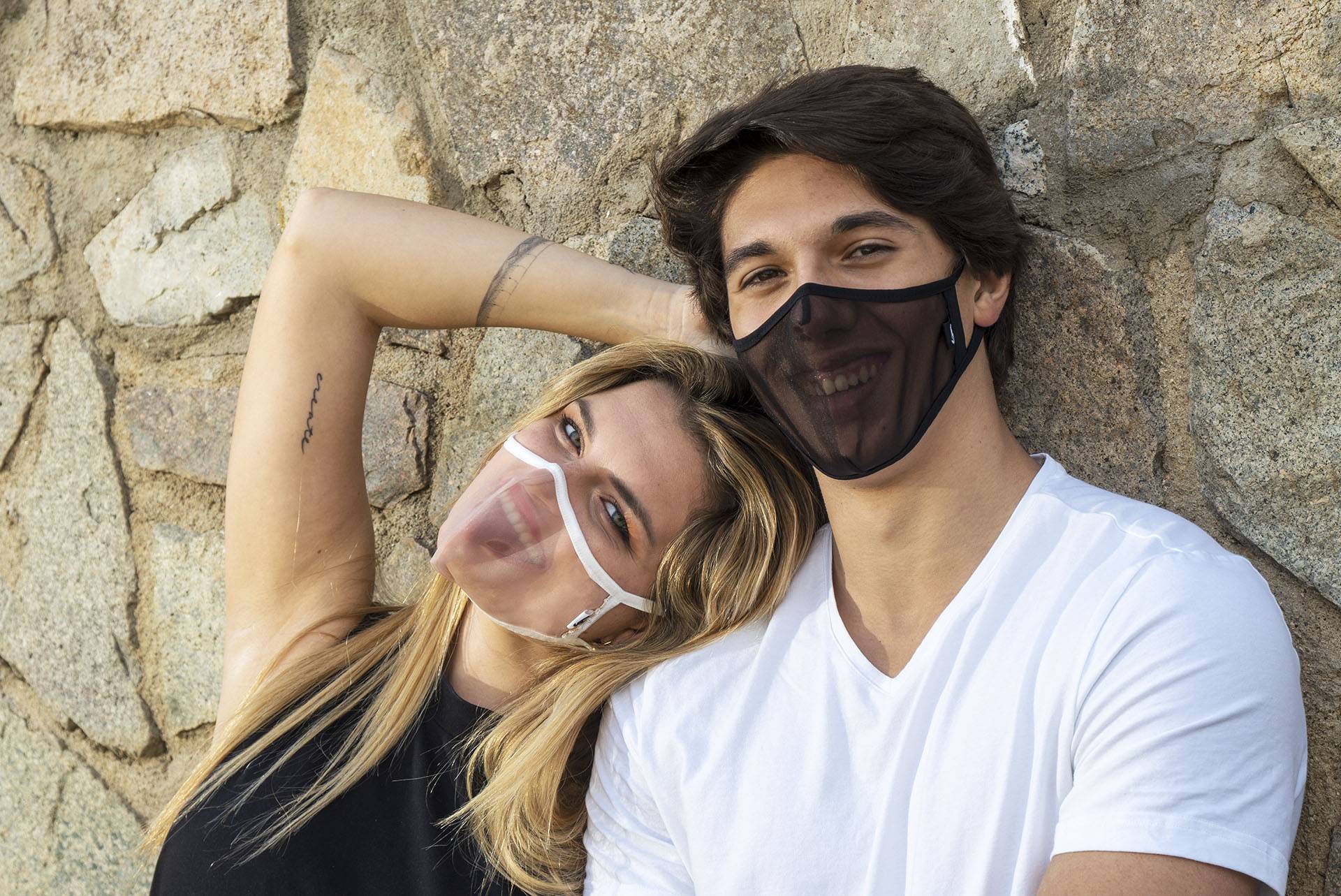 Xula ayuda a comunicarse a las personas con minusvalía auditiva con sus mascarillas transparentes