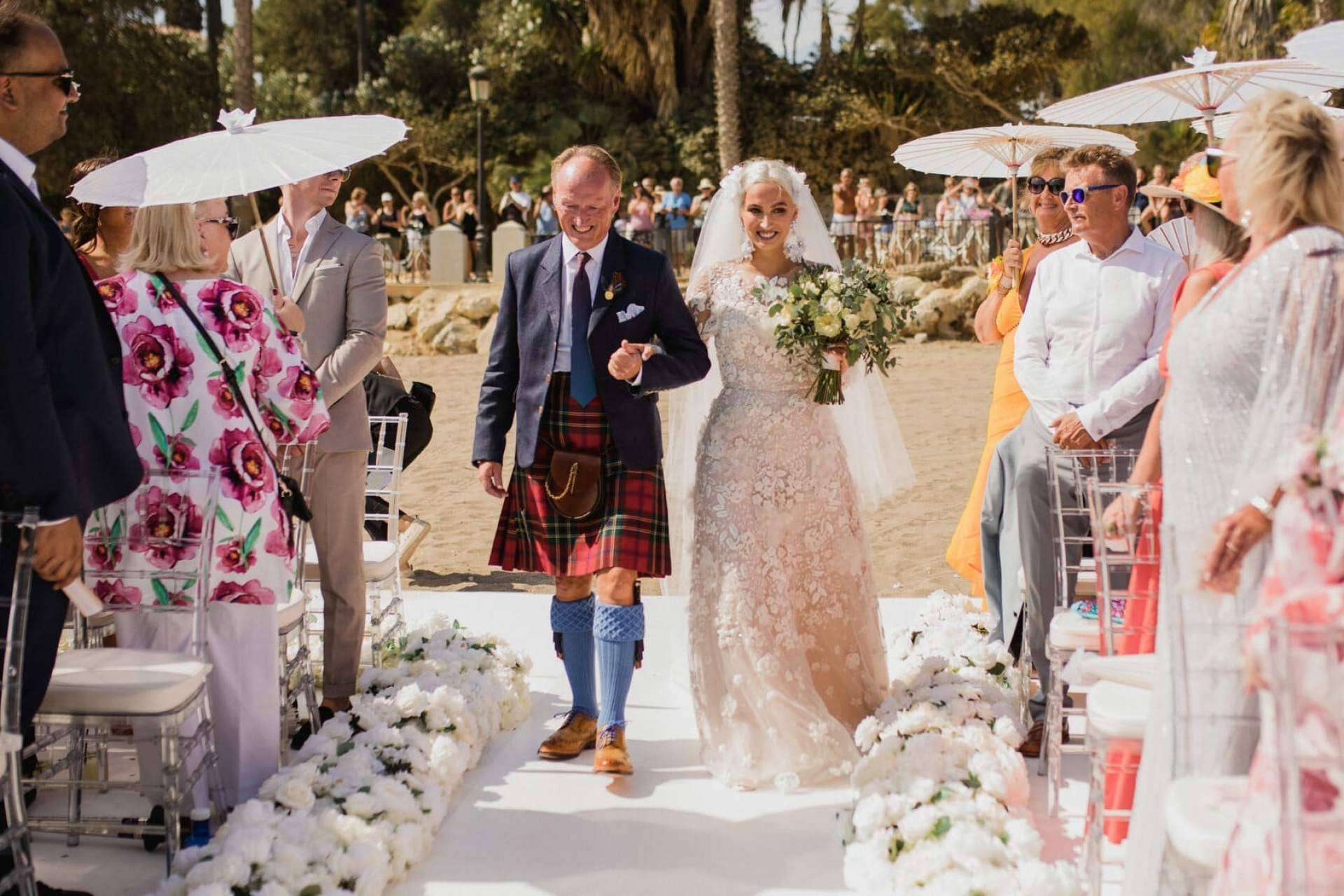 El equipo de wedding planner Málaga de Marbella Wedding se centra en organizar una boda de ensueño