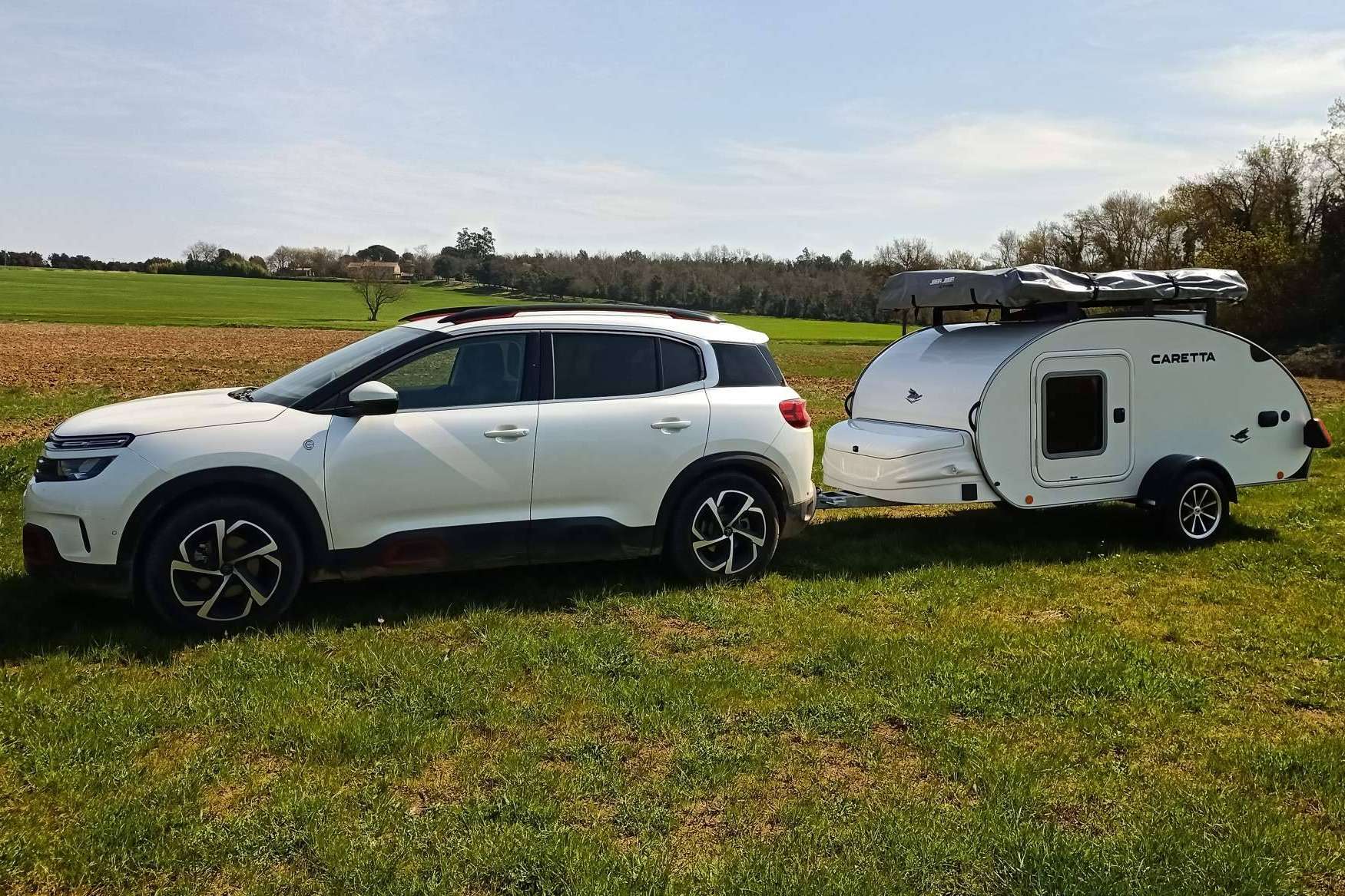 Minicaravanas.com explica cómo son las caravanas Caretta por dentro