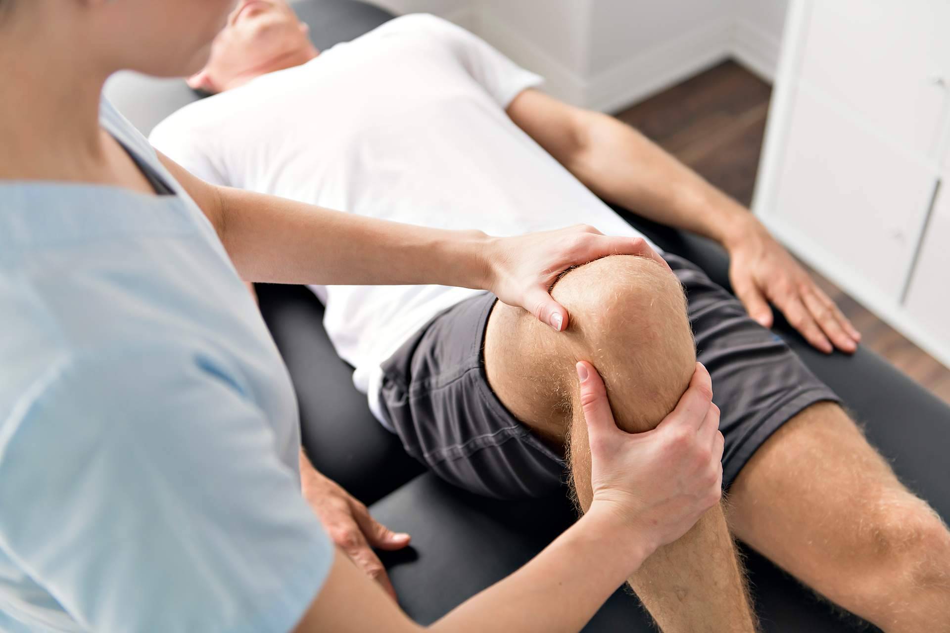 Vibra Bienestar, las ventajas del tratamiento de lesiones de rodilla con fisioterapia