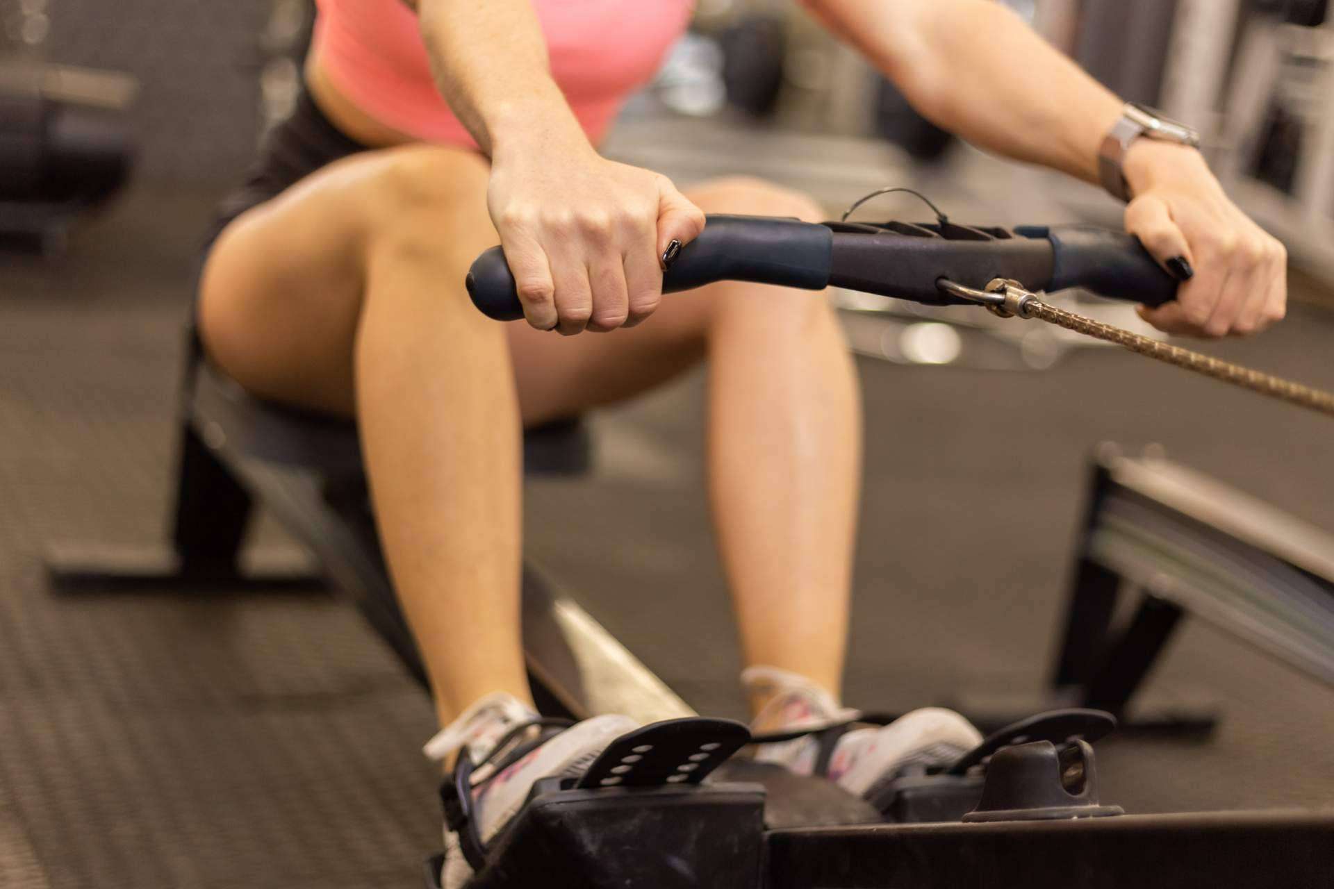 TopEntreno indica cuáles son los beneficios de entrenar con máquina de remo