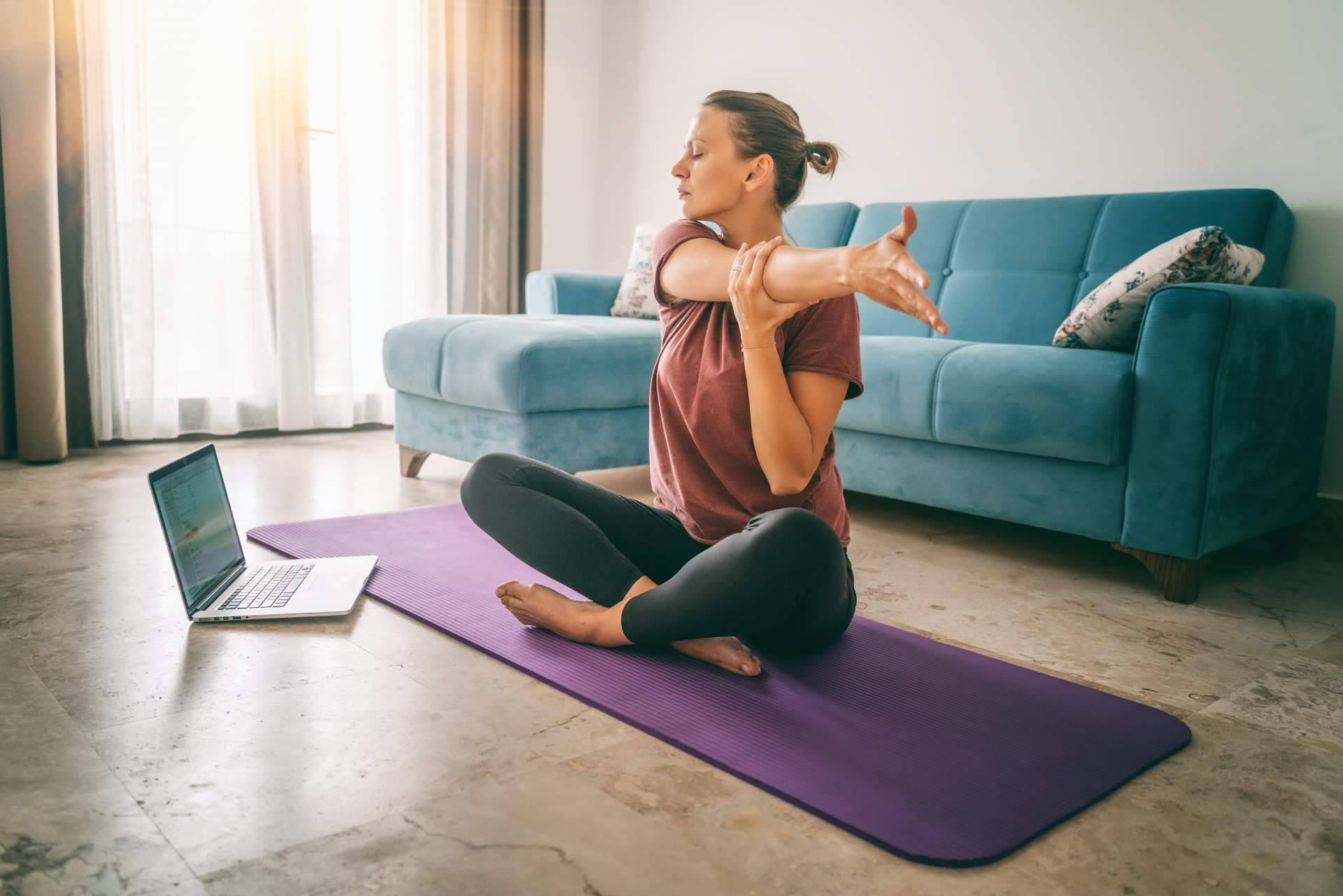 Kavaalya, el curso online interactivo de profesor de yoga en español con grandes maestros hindúes