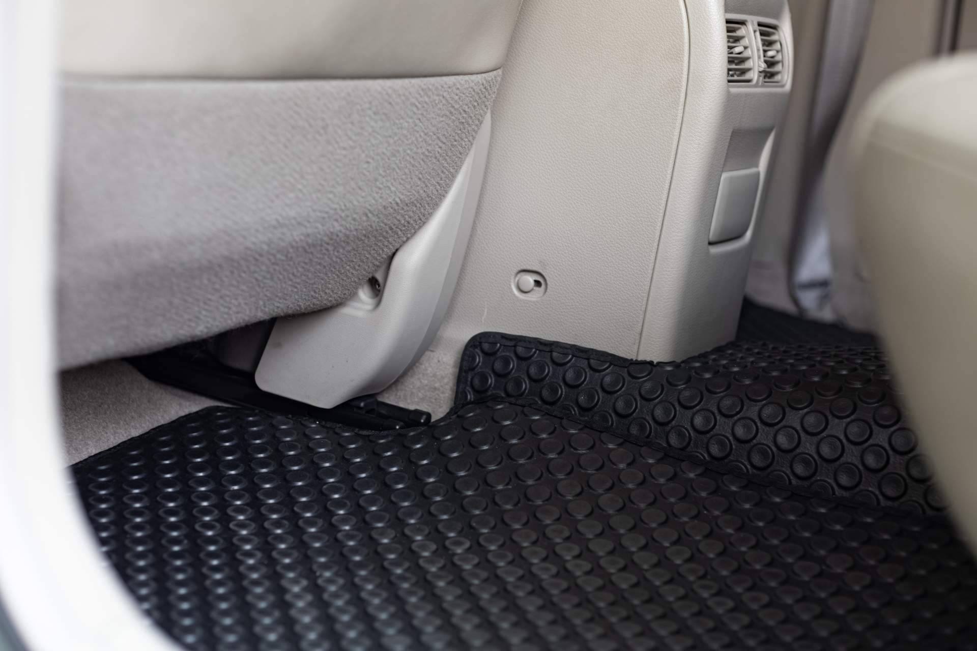 Alfombrillas con bordes para coches, por Distribuciones Cantelar
