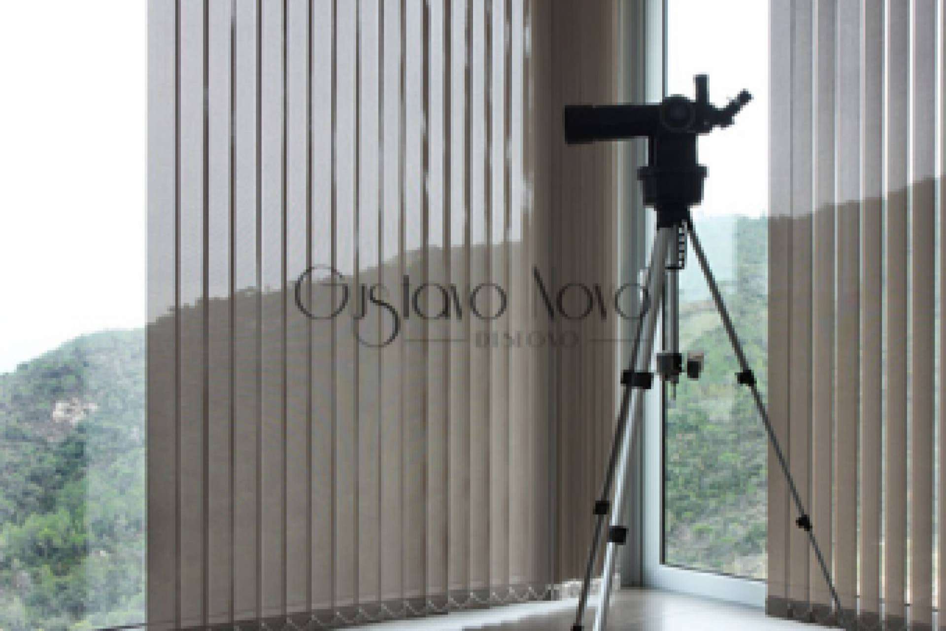 Gustavo Novo Disegno cuenta con cortinas verticales de gran versatilidad