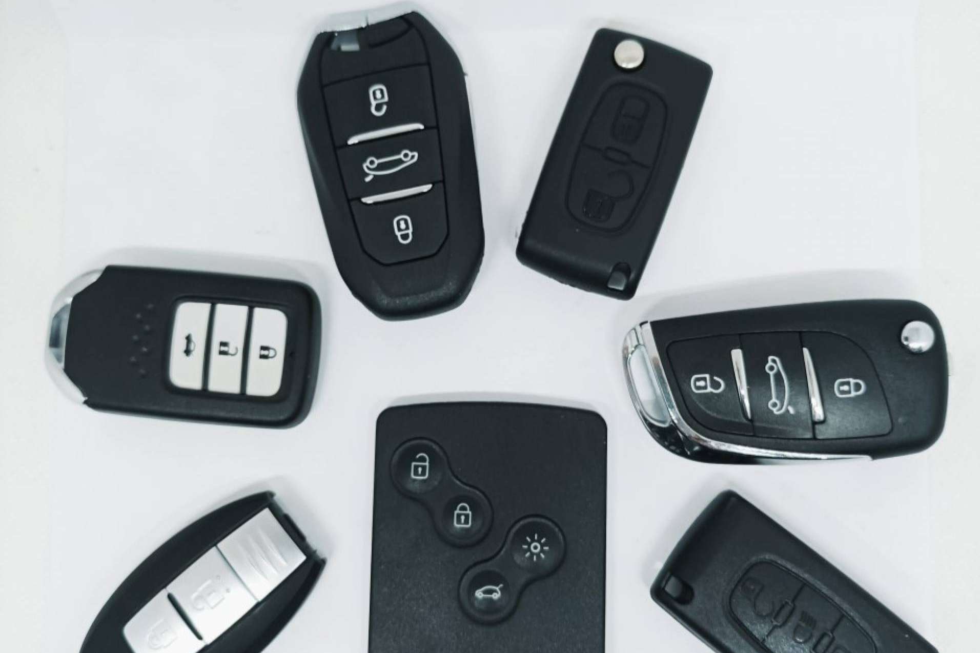 EGINER es una empresa experta en realizar una copia llaves de coche en Barcelona
