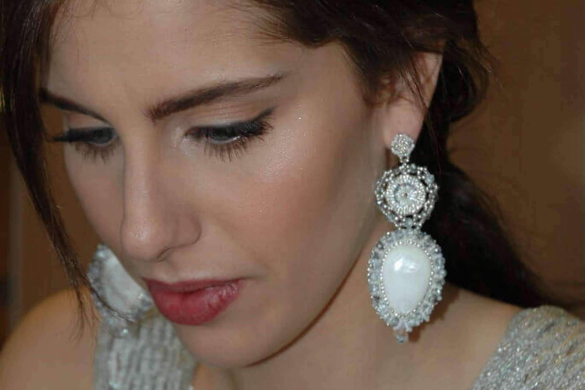 Las piedras ideales para el mes de diciembre de TH Jewels son el topacio azul, turquesa, lapislázuli, ónice y rubí