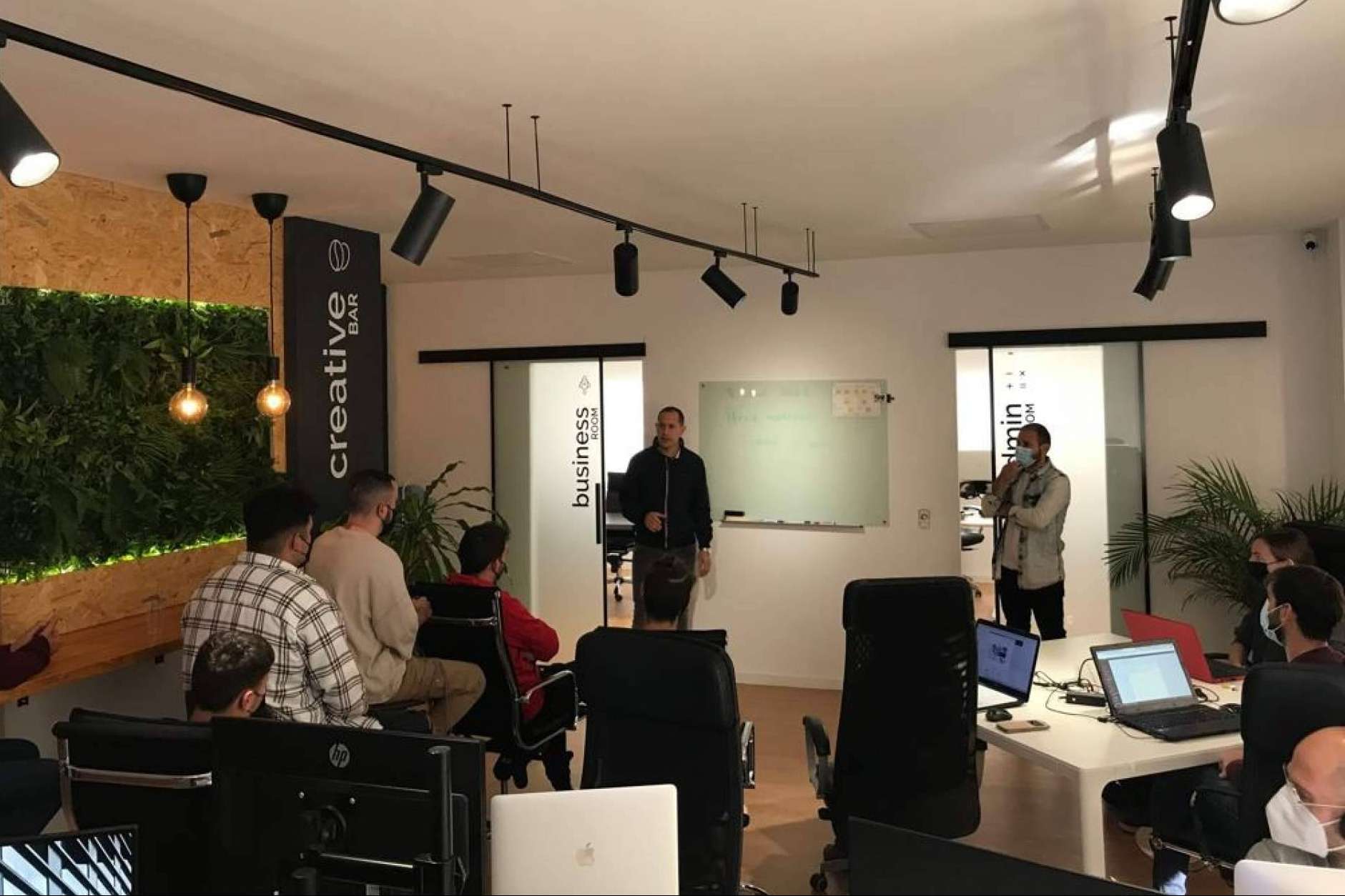 SEB Creativos habla sobre digitalizar o morir, la importancia de digitalizar una empresa tras el COVID-19