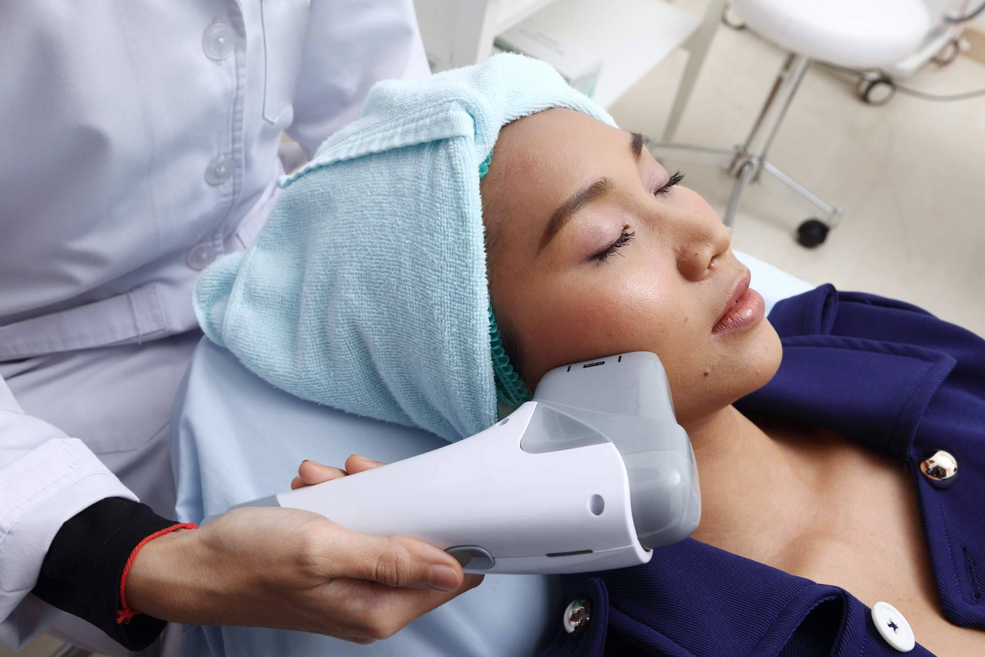 El HIFU tratamiento de ultrasonido focalizado de alta intensidad con resultados inmediatos que realiza Crina Rus Beauty Center