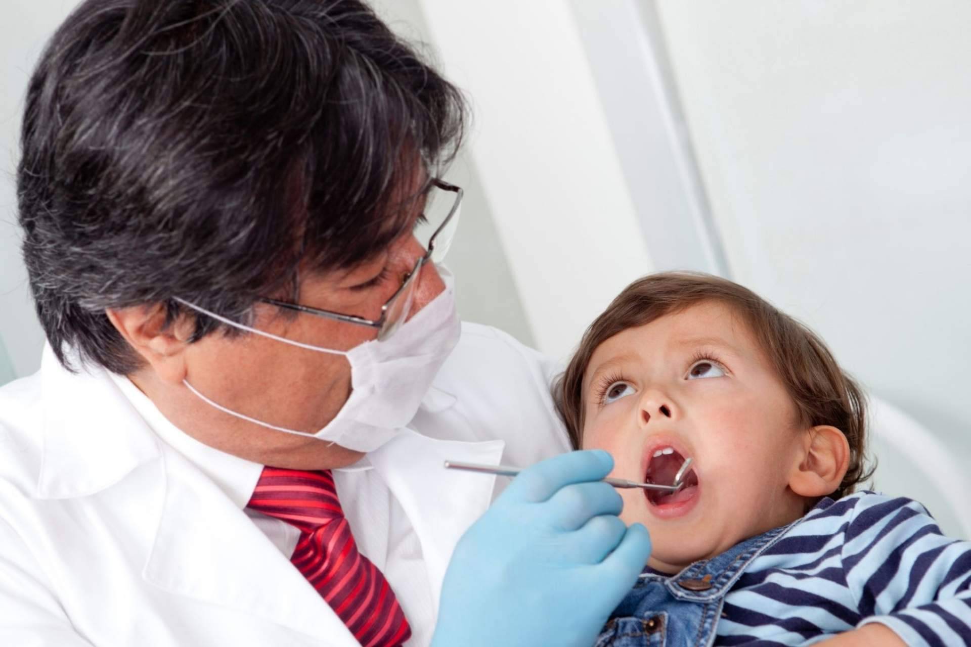 ¿Cuándo se debería visitar al dentista?, odontopediatría de la mano de Implant Clinics