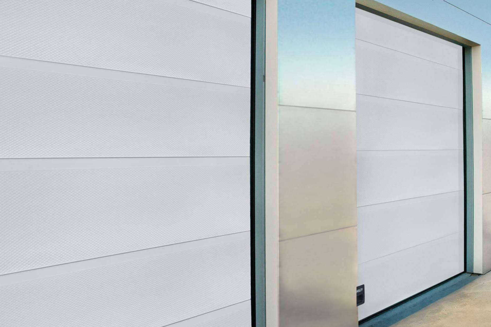 ASSA ABLOY explica qué es una puerta seccional